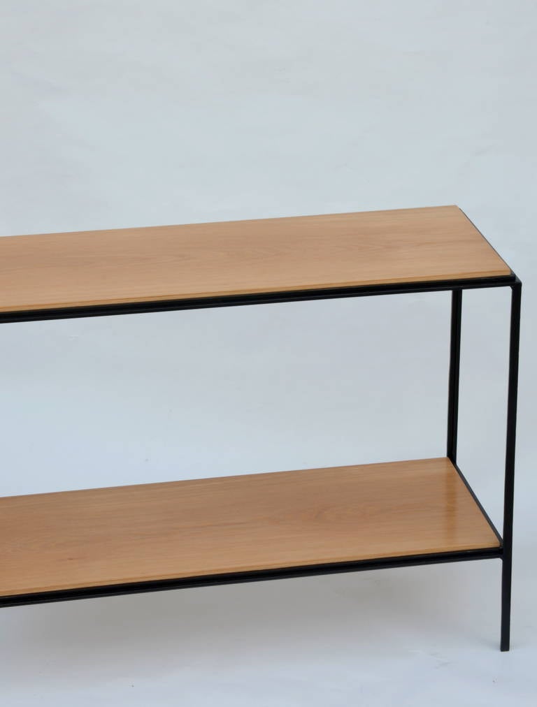 Powder-Coated Pair of Chic Wrought Iron and Oak 'Rectiligne' End Tables by Design Frères For Sale