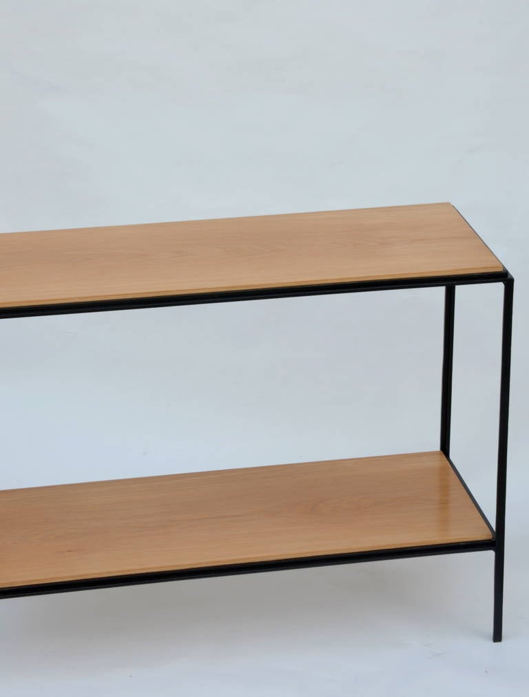 Poli Paire de tables d'appoint 'Rectiligne' en fer forgé et Oak par Design Frères en vente