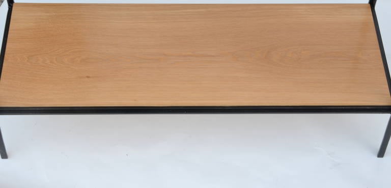 Fer forgé Paire de tables d'appoint 'Rectiligne' en fer forgé et Oak par Design Frères en vente
