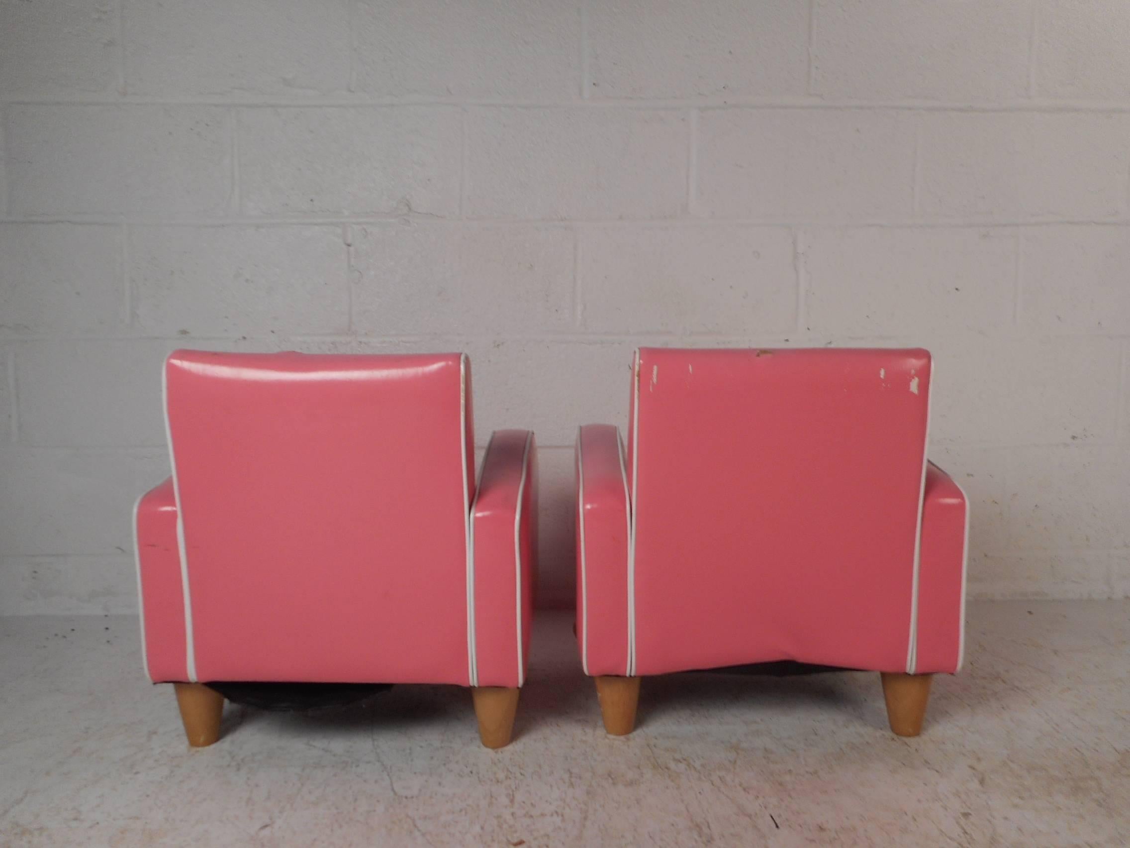 Pair of Children’s Contemporary Modern Pink Lounge Chairs In Good Condition In Brooklyn, NY