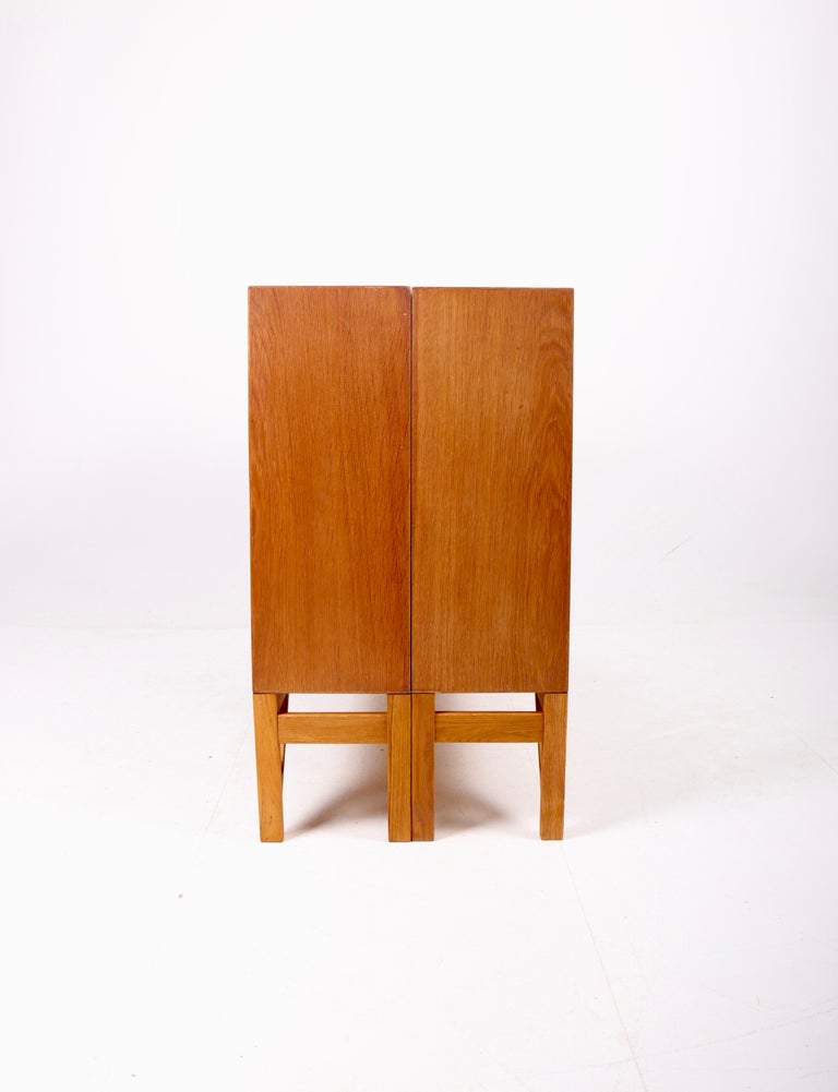 Danish Pair of China Bookcases in Oak by Børge Mogensen, Made in Denmark, 1960s For Sale