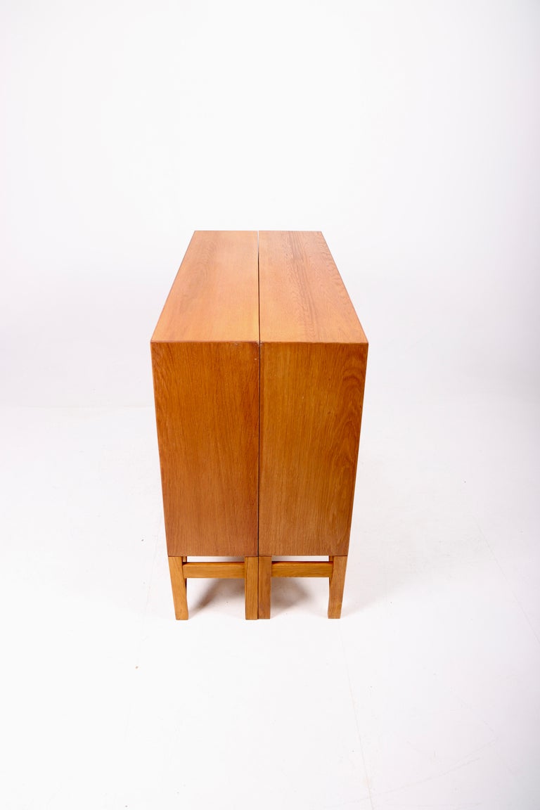 Pair of China Bookcases in Oak by Børge Mogensen, Made in Denmark, 1960s In Excellent Condition For Sale In Lejre, DK