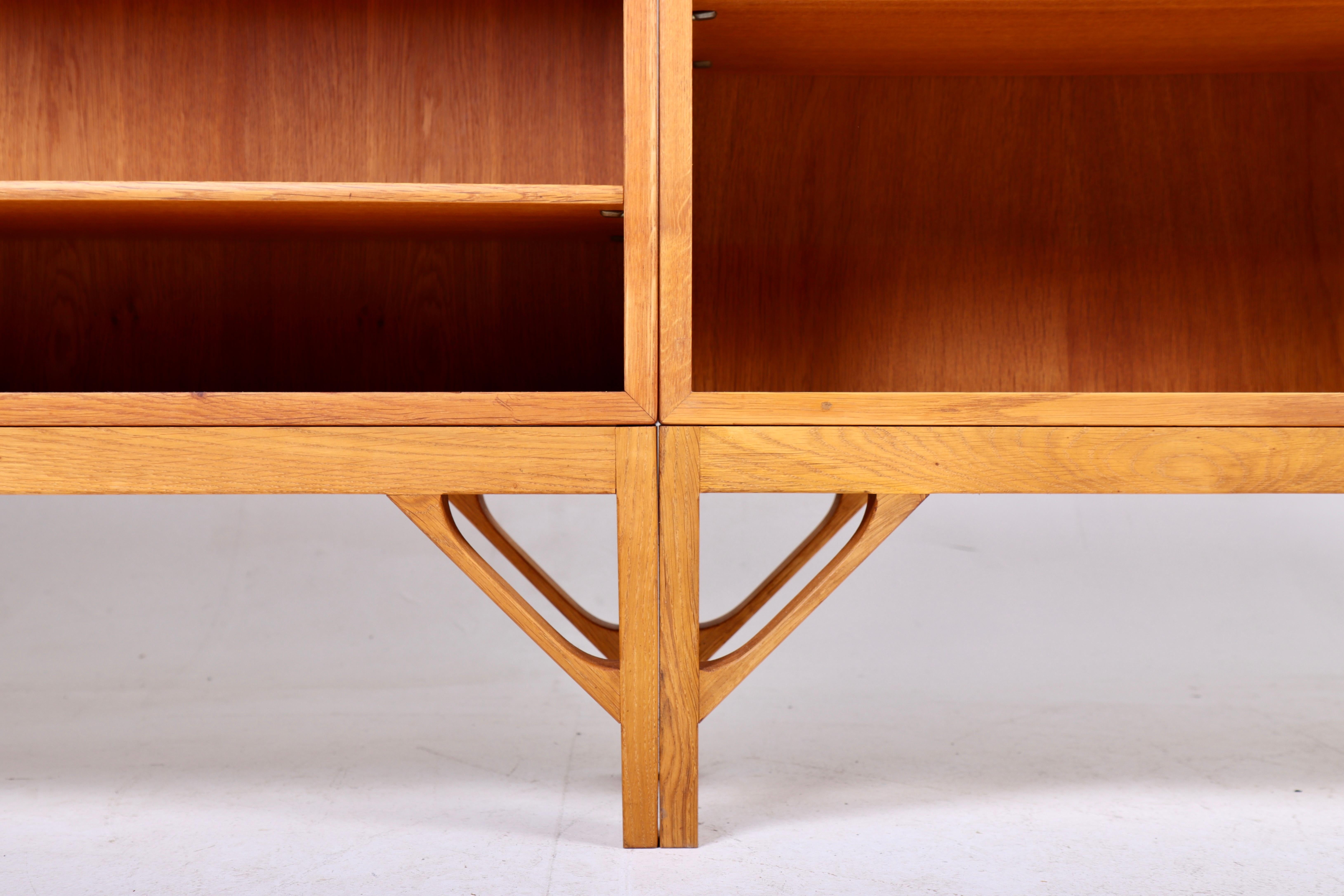 Mid-20th Century Pair of China Bookcases in Oak by Børge Mogensen, Made in Denmark, 1960s