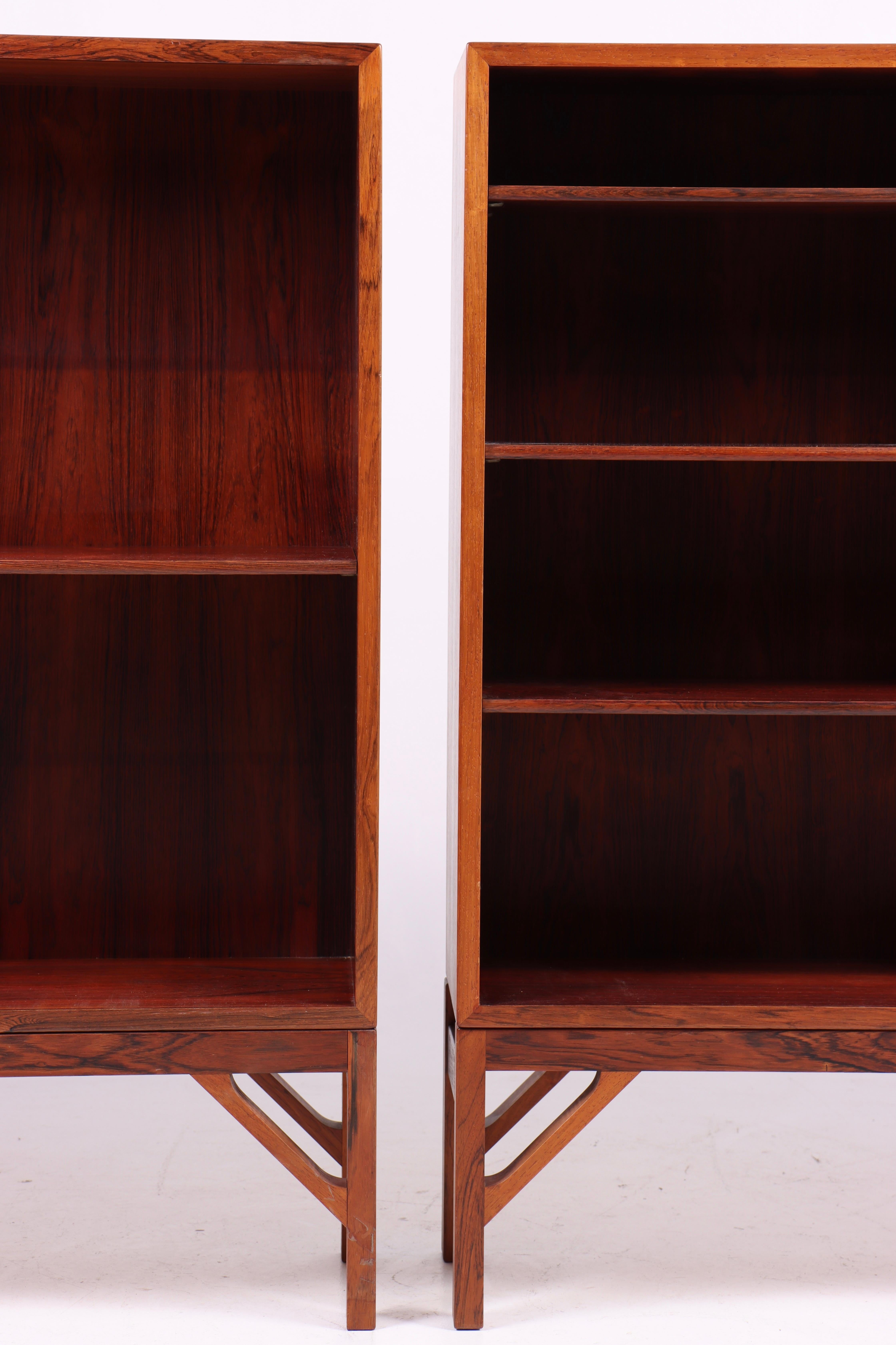 Pair rare of bookcases in rosewood with adjustable shelves, designed by Maa. Børge Mogensen for C.M. Madsen cabinetmakers in 1958. Made in Denmark in the 1960s.