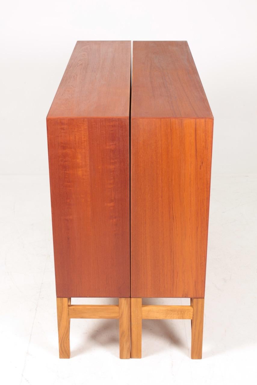 Mid-20th Century Pair of China Bookcases in Teak & Oak by Børge Mogensen, Made in Denmark, 1960s