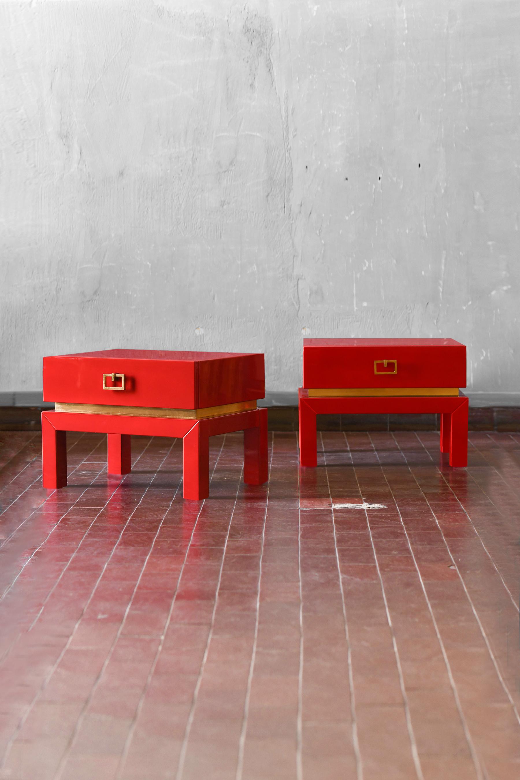 Pair of china red bedside tables with brass details from the 1970s – lacquered series
Product details
Dimensions 58 L x 42 H x 45 D cm