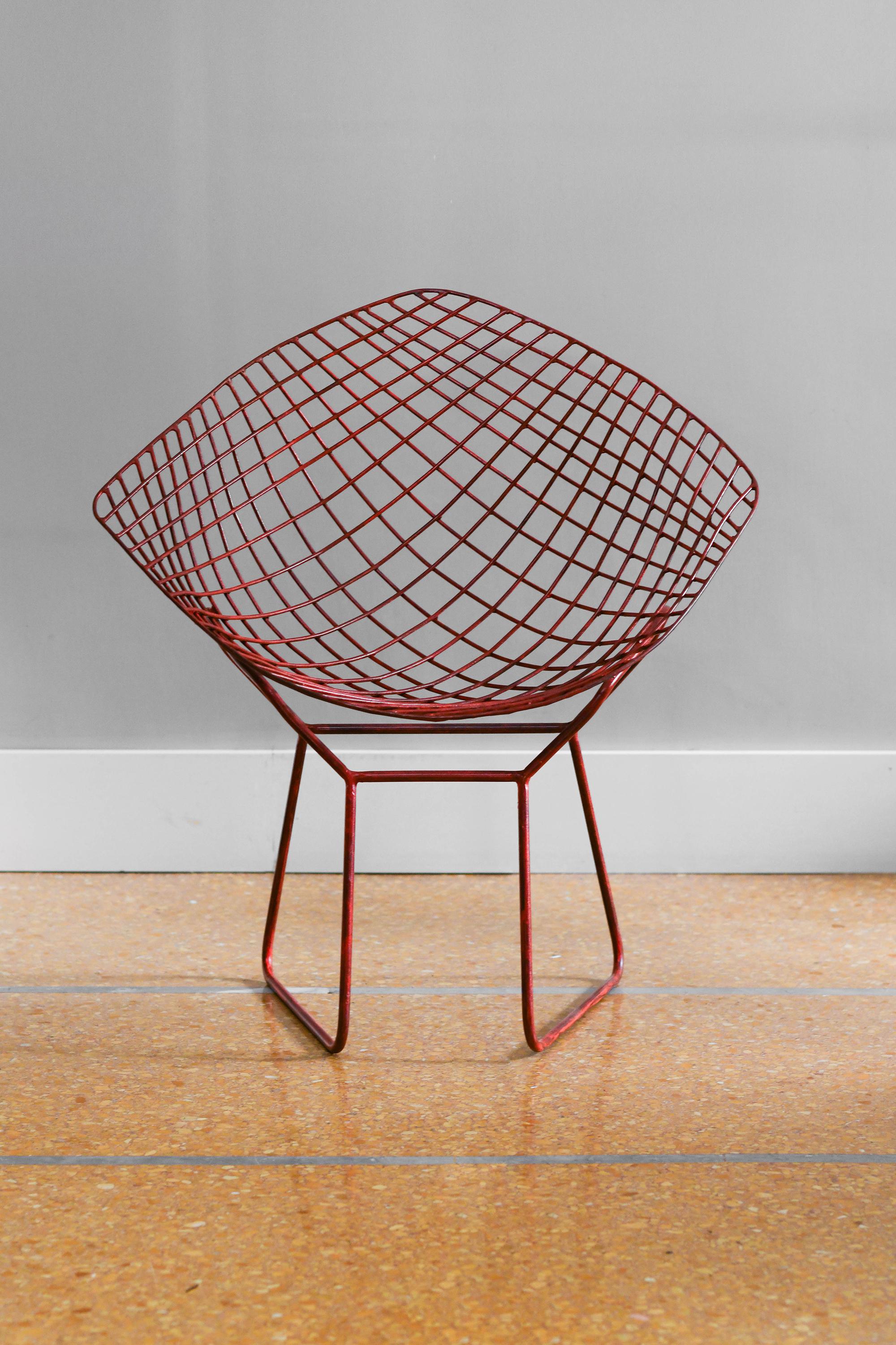 Metal Pair of China red lacquered “Diamond” chairs by Harry Bertoia, 1950 For Sale