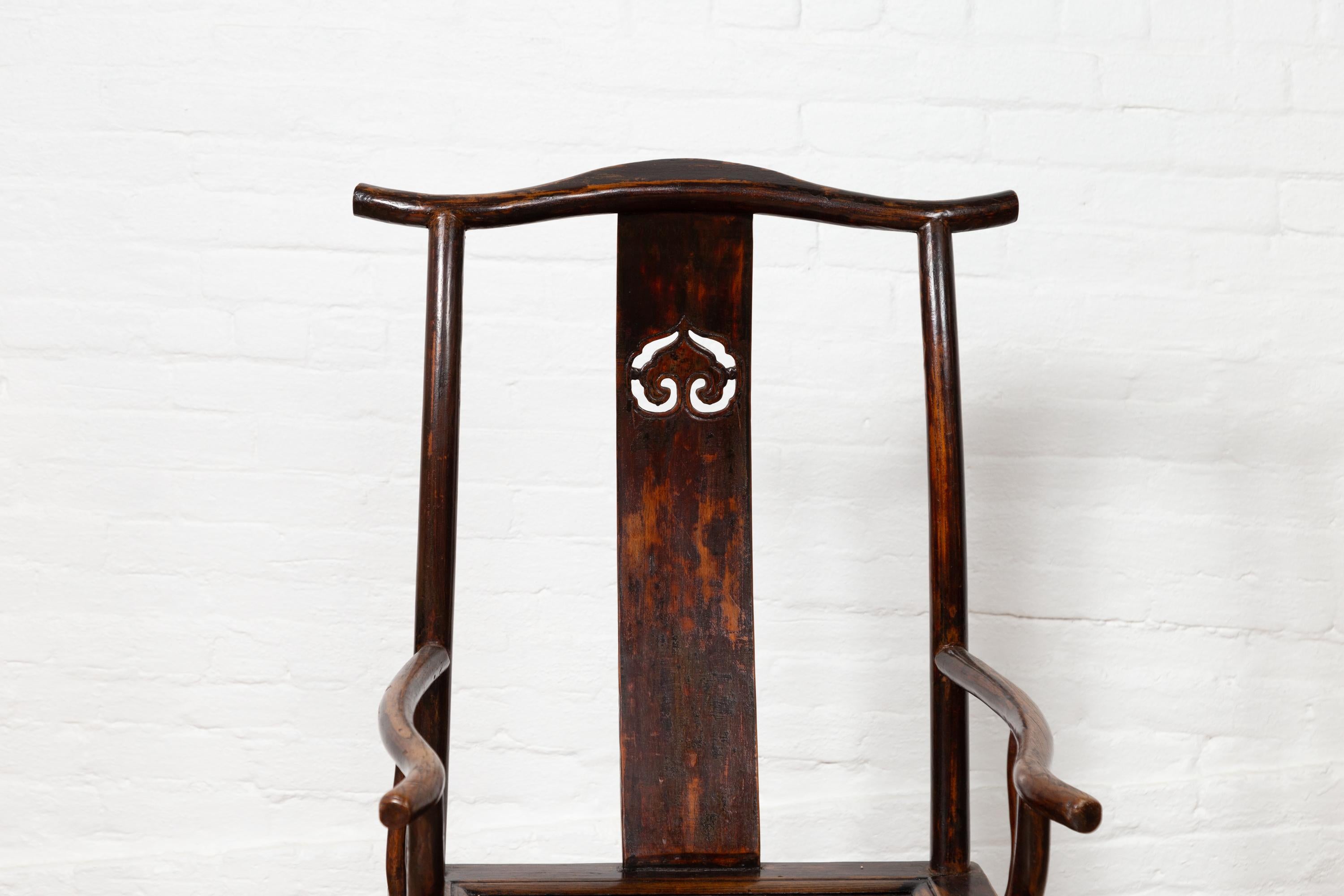 Pair of Chinese 1880s Official's Hat Chairs with Pierced Splats and Curving Arms For Sale 5