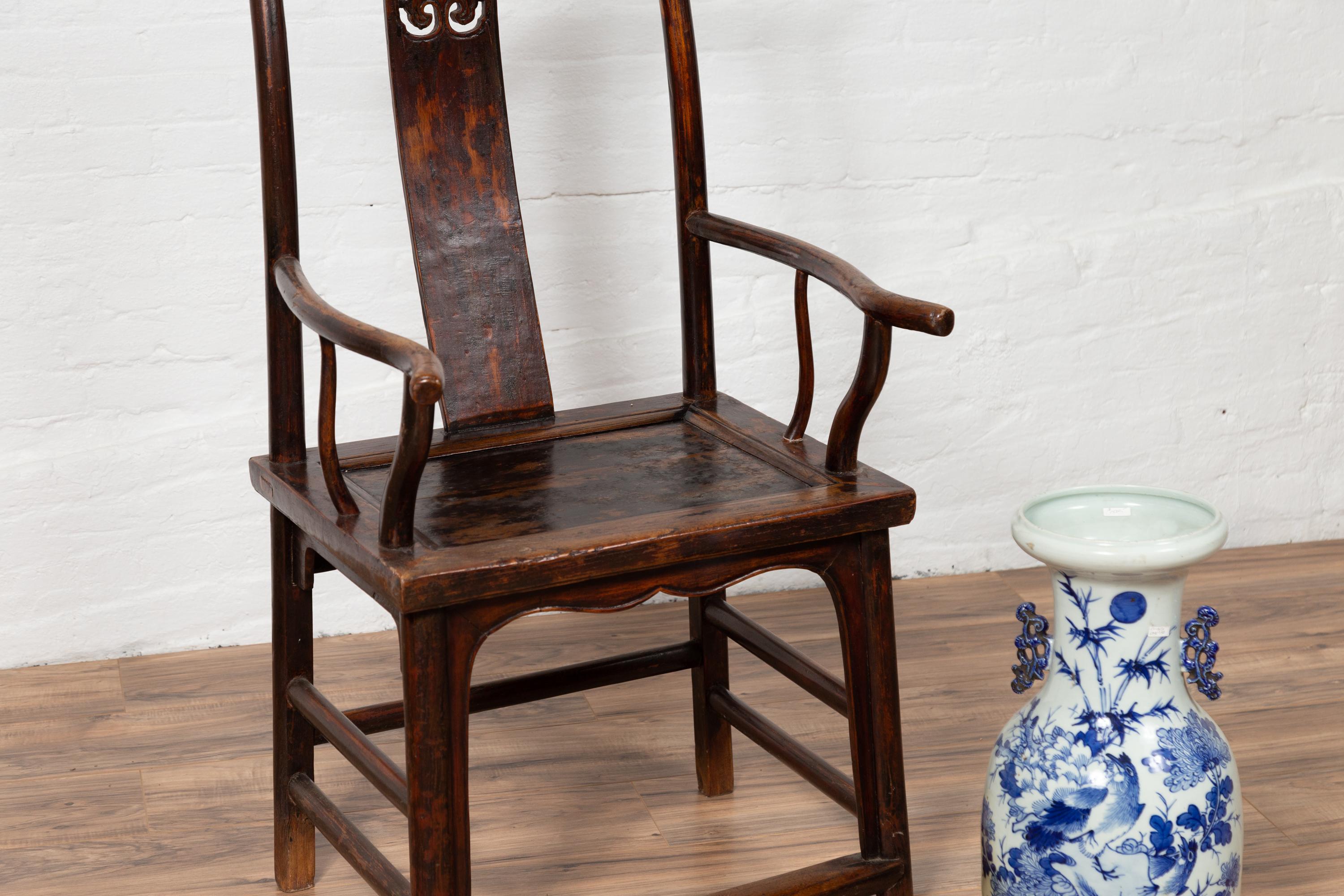Pair of Chinese 1880s Official's Hat Chairs with Pierced Splats and Curving Arms For Sale 6