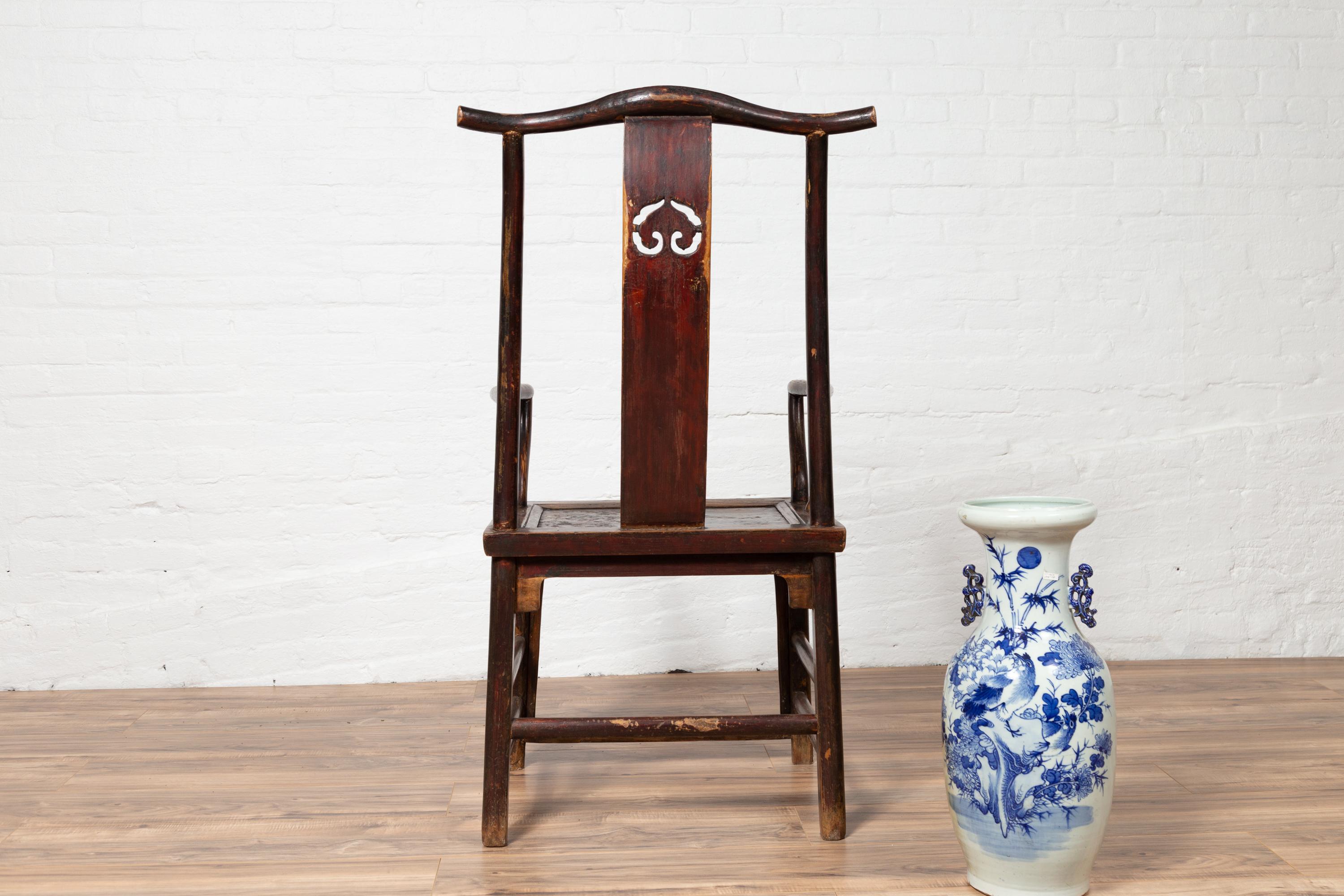 Pair of Chinese 1880s Official's Hat Chairs with Pierced Splats and Curving Arms For Sale 7