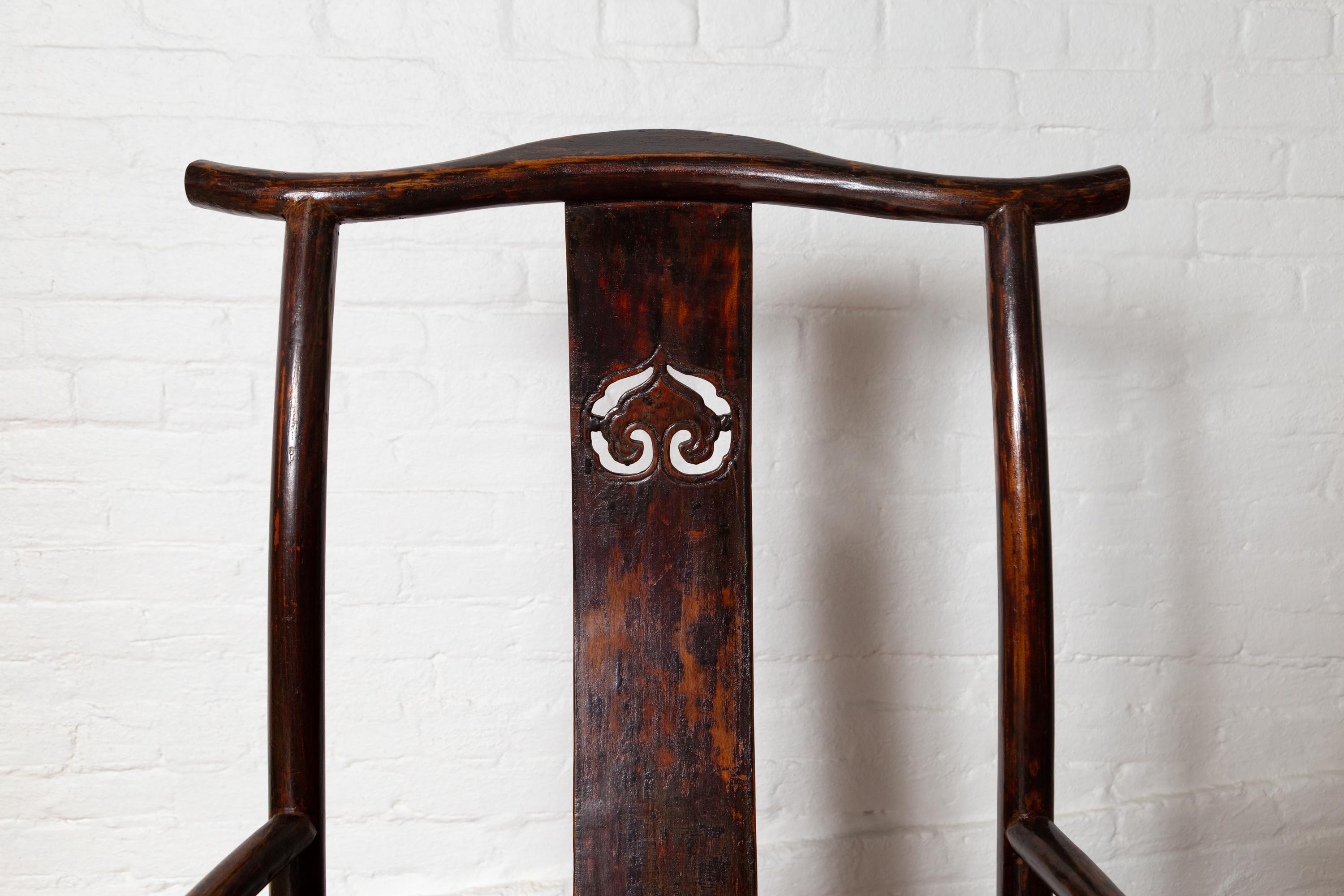 Pair of Chinese 1880s Official's Hat Chairs with Pierced Splats and Curving Arms For Sale 11