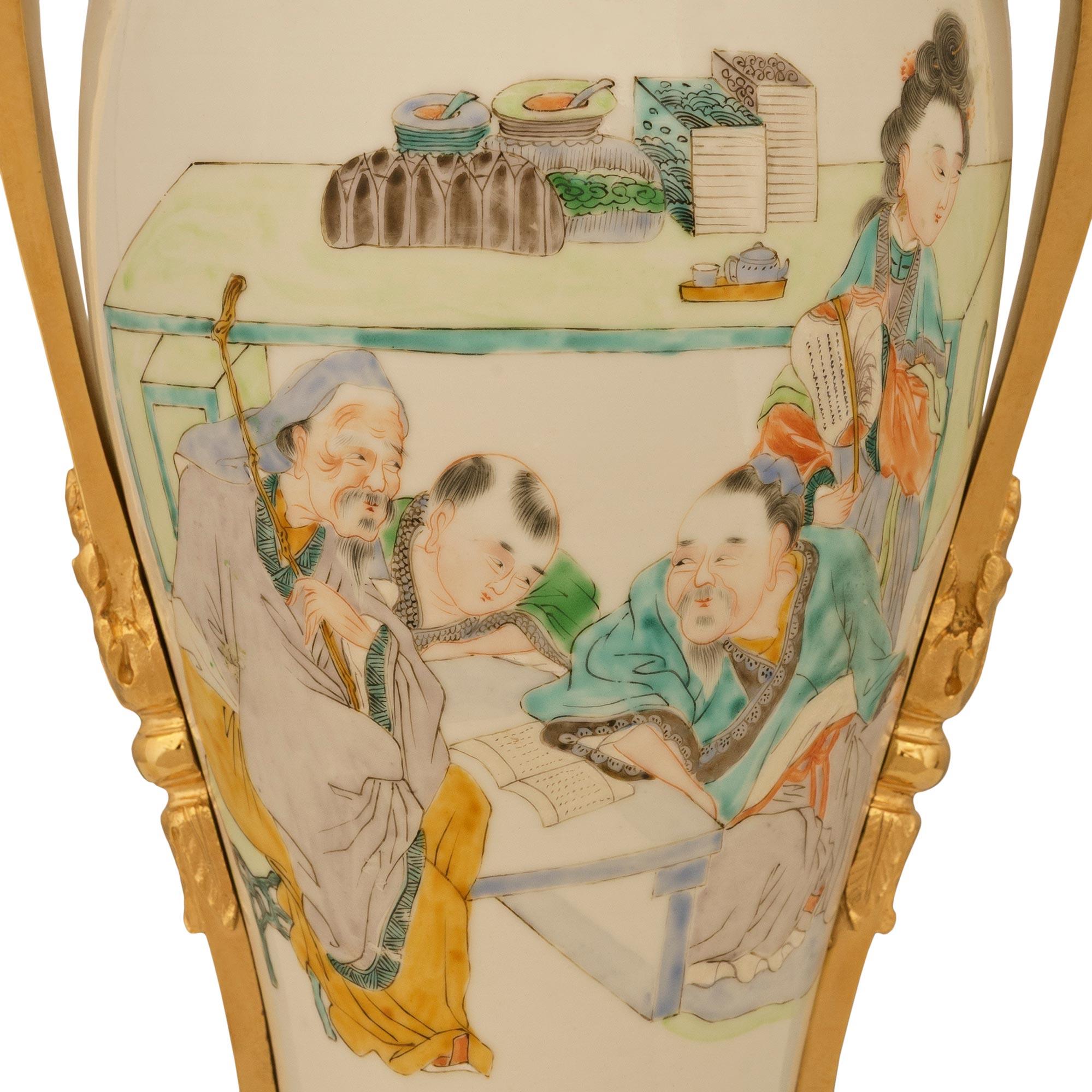 coppia di lampade in porcellana cinese del XVIII secolo e in ormolu francese di epoca Luigi XVI in vendita 2