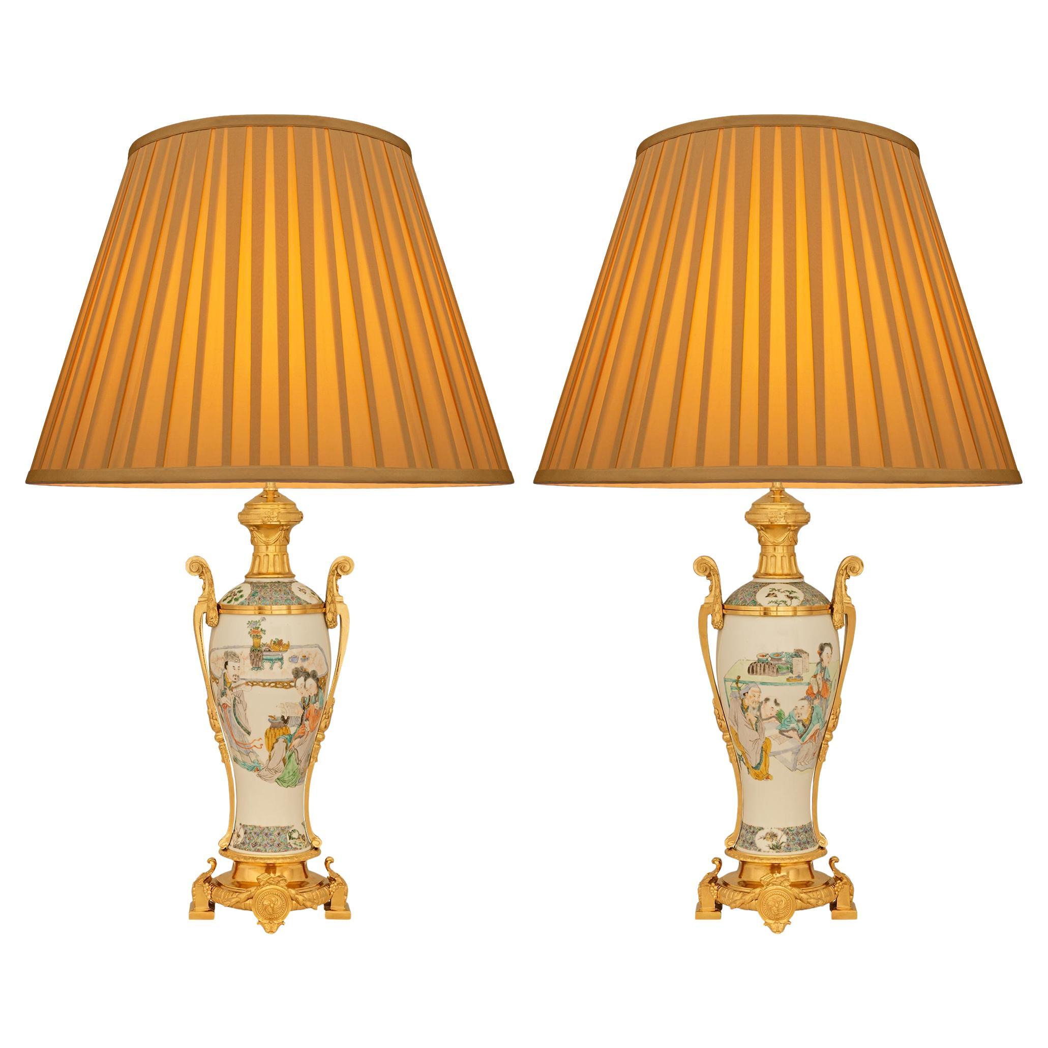 coppia di lampade in porcellana cinese del XVIII secolo e in ormolu francese di epoca Luigi XVI