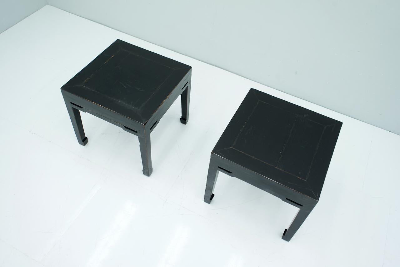 Pair of Chinese Antique Side Tables In Good Condition For Sale In Frankfurt / Dreieich, DE