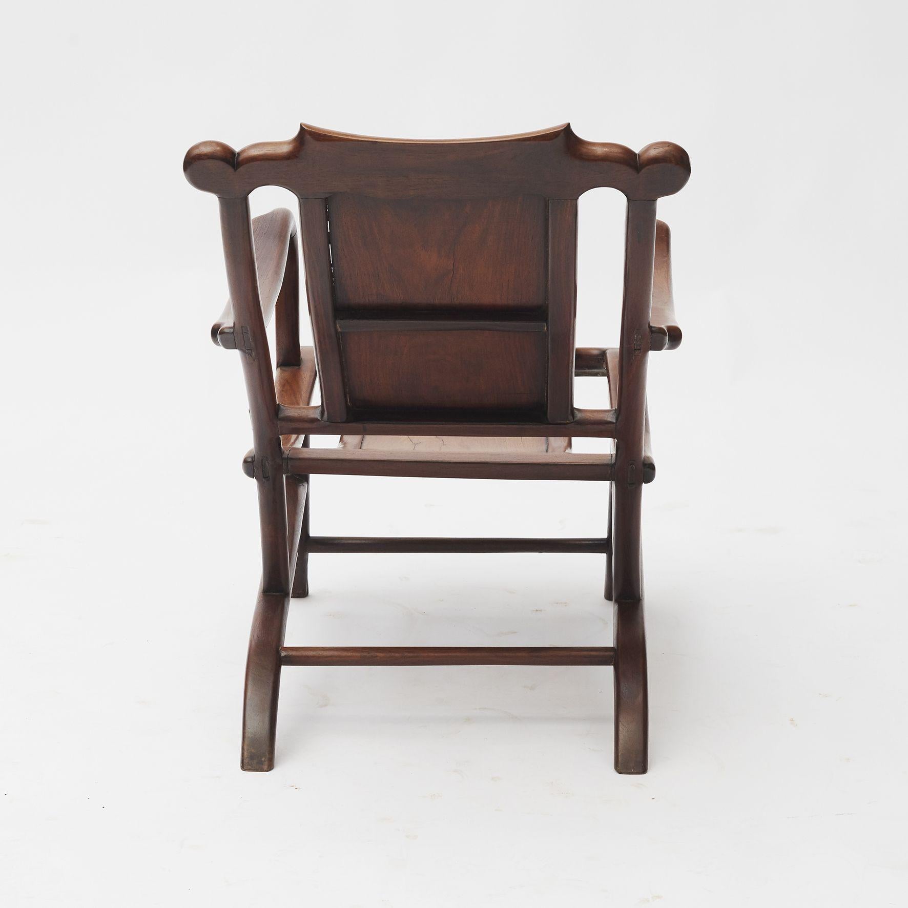 Début du 20ème siècle Paire de fauteuils inclinables en forme de lune de style Art Déco chinois en vente