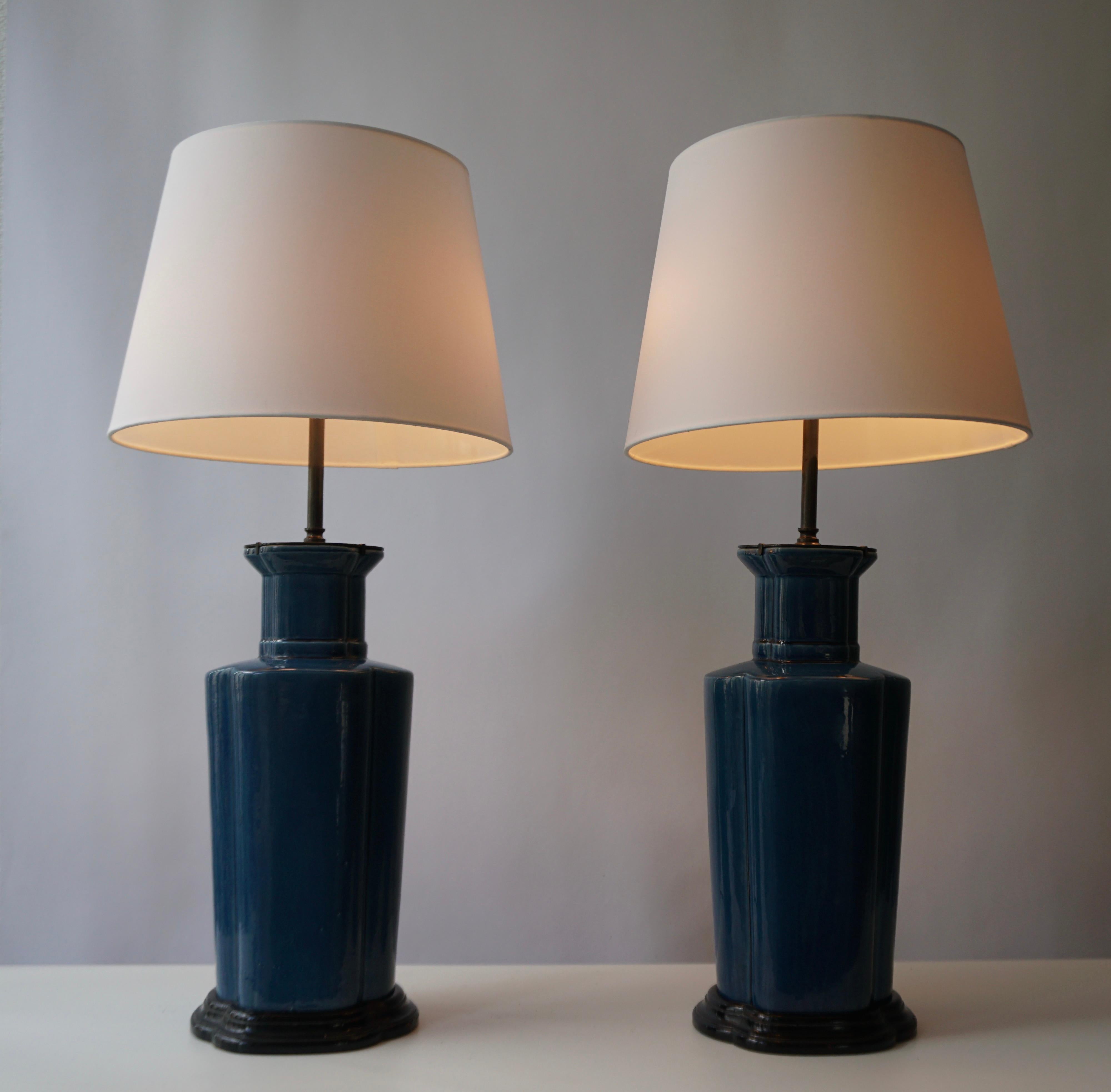 Paar chinesische Porzellan-Tischlampen im Zustand „Gut“ im Angebot in Antwerp, BE