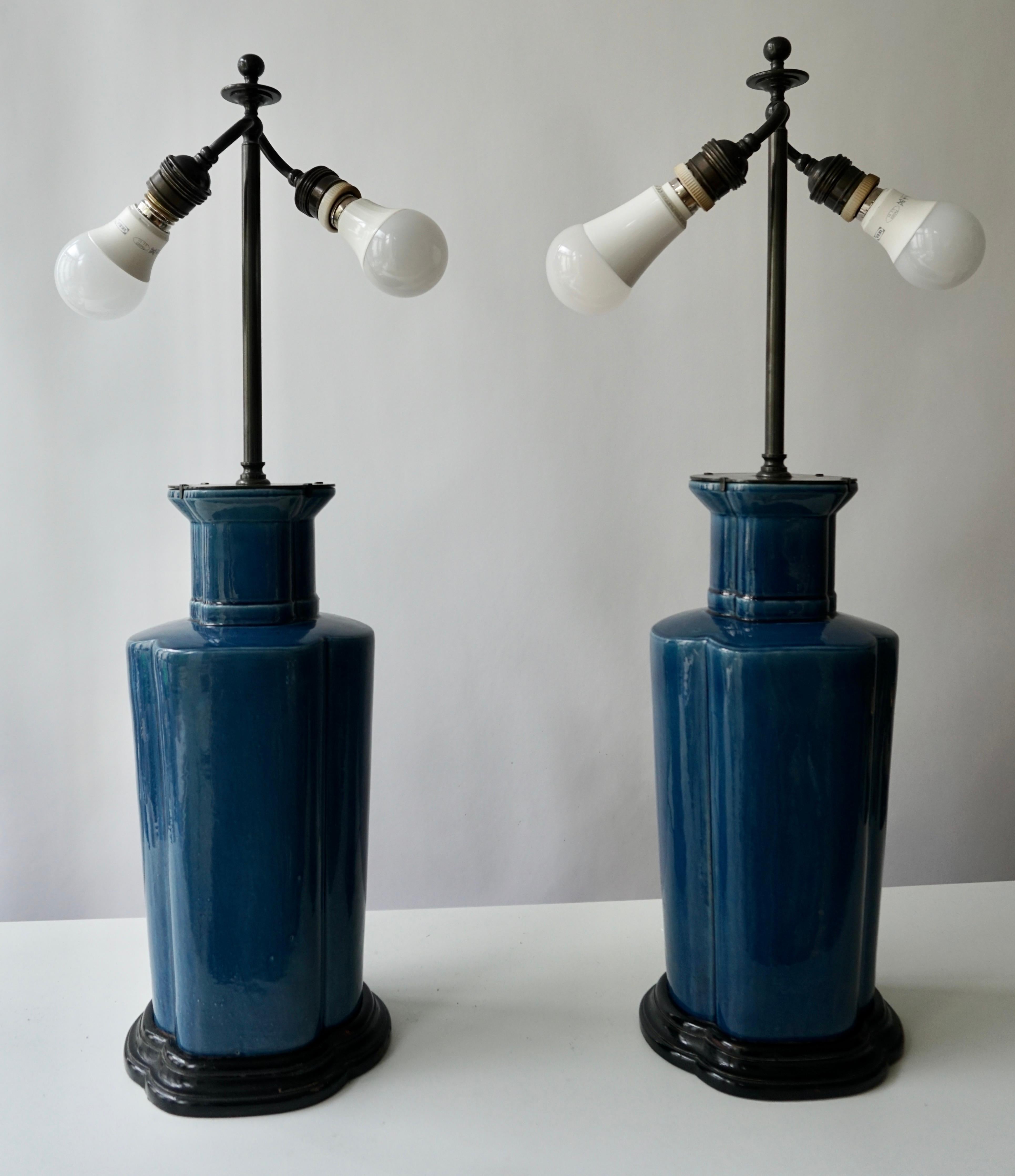 Pair of Chinese Porcelain Table Lamps For Sale 1
