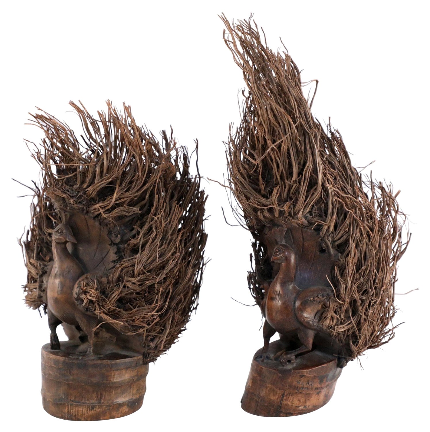 Coppia di sculture cinesi di pavone intagliato con radici di bambù in vendita