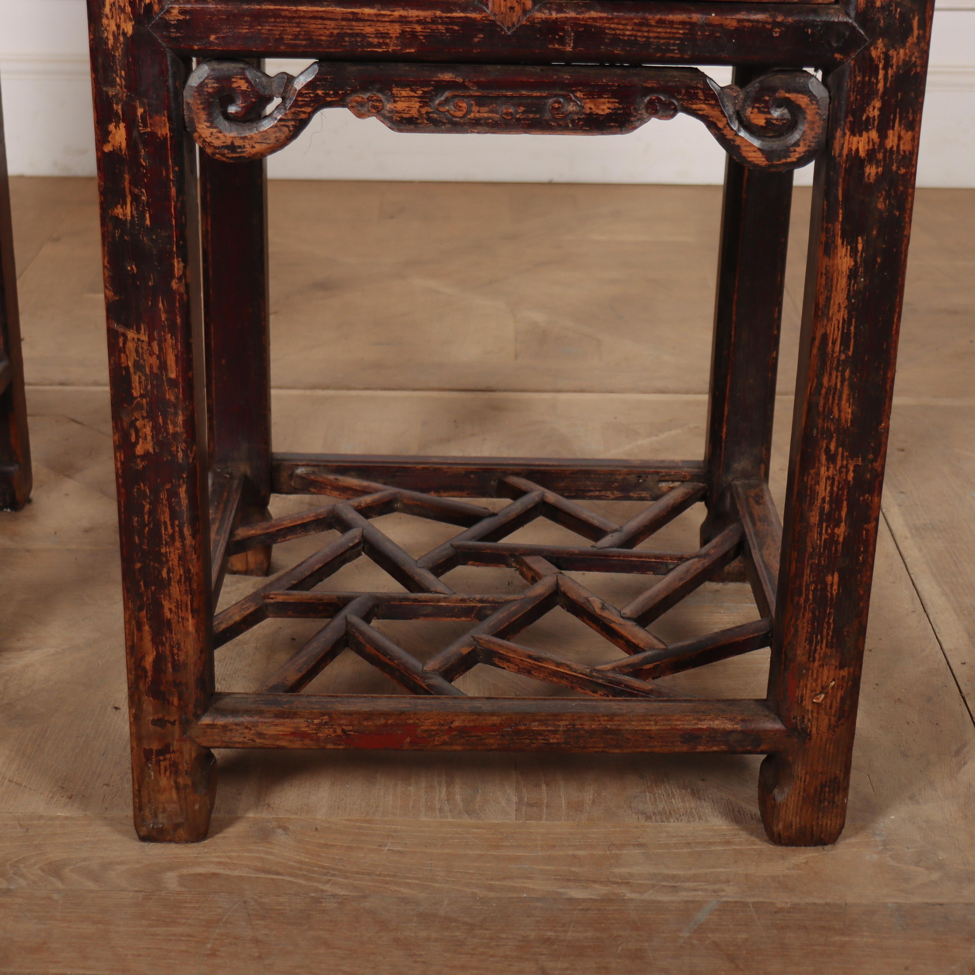 XIXe siècle Paire de tables de chevet chinoises en vente