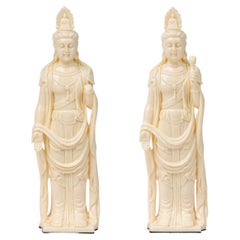 Paar chinesische Kwanyin-Figuren in Beige