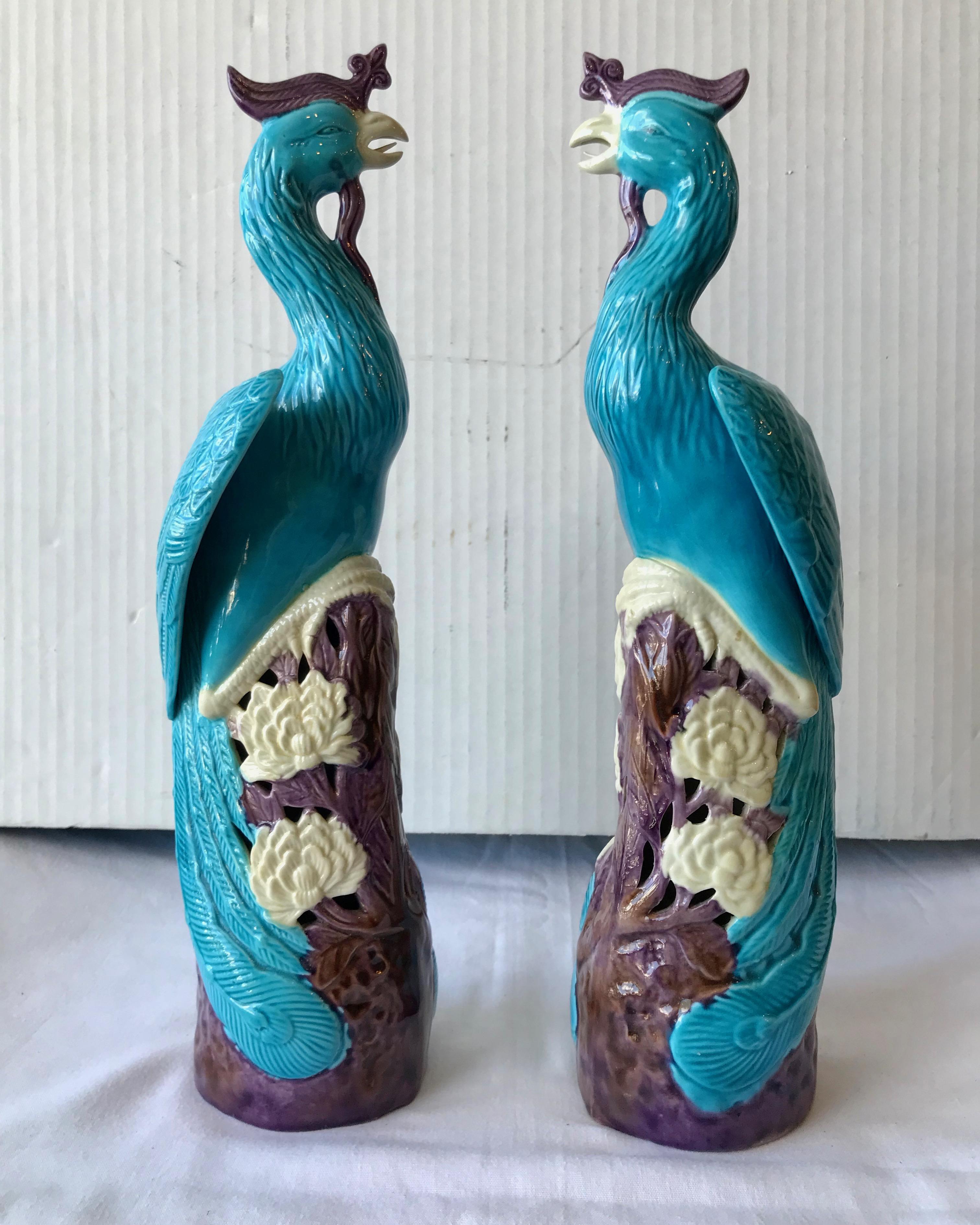 Brilliant turquoise color and fine attention to details with these eye catching
vintage birds.