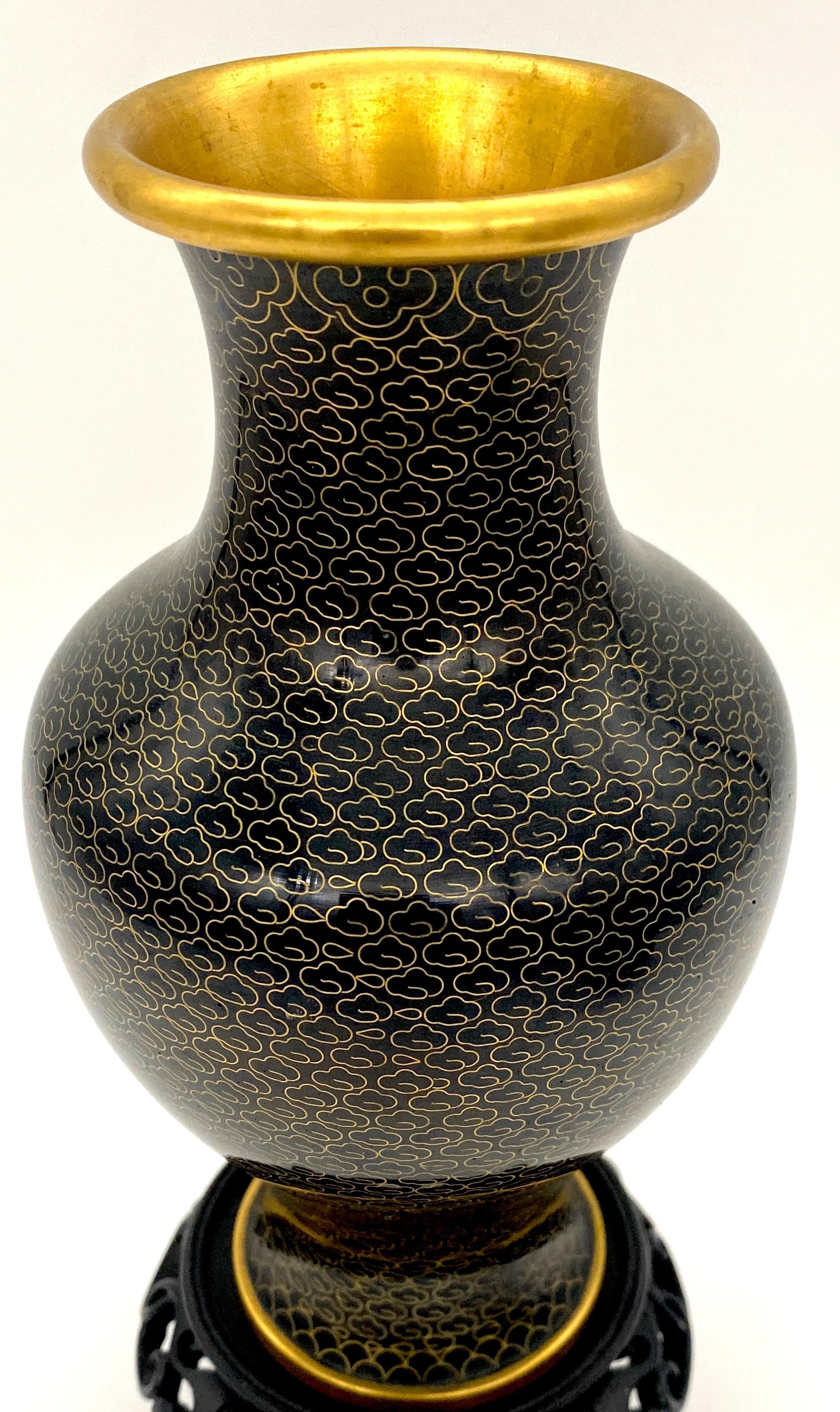 Pair of Chinese Black & Gilt Brass Fish Scale Cloisonné Vases, with Stands In condizioni buone in vendita a West Palm Beach, FL