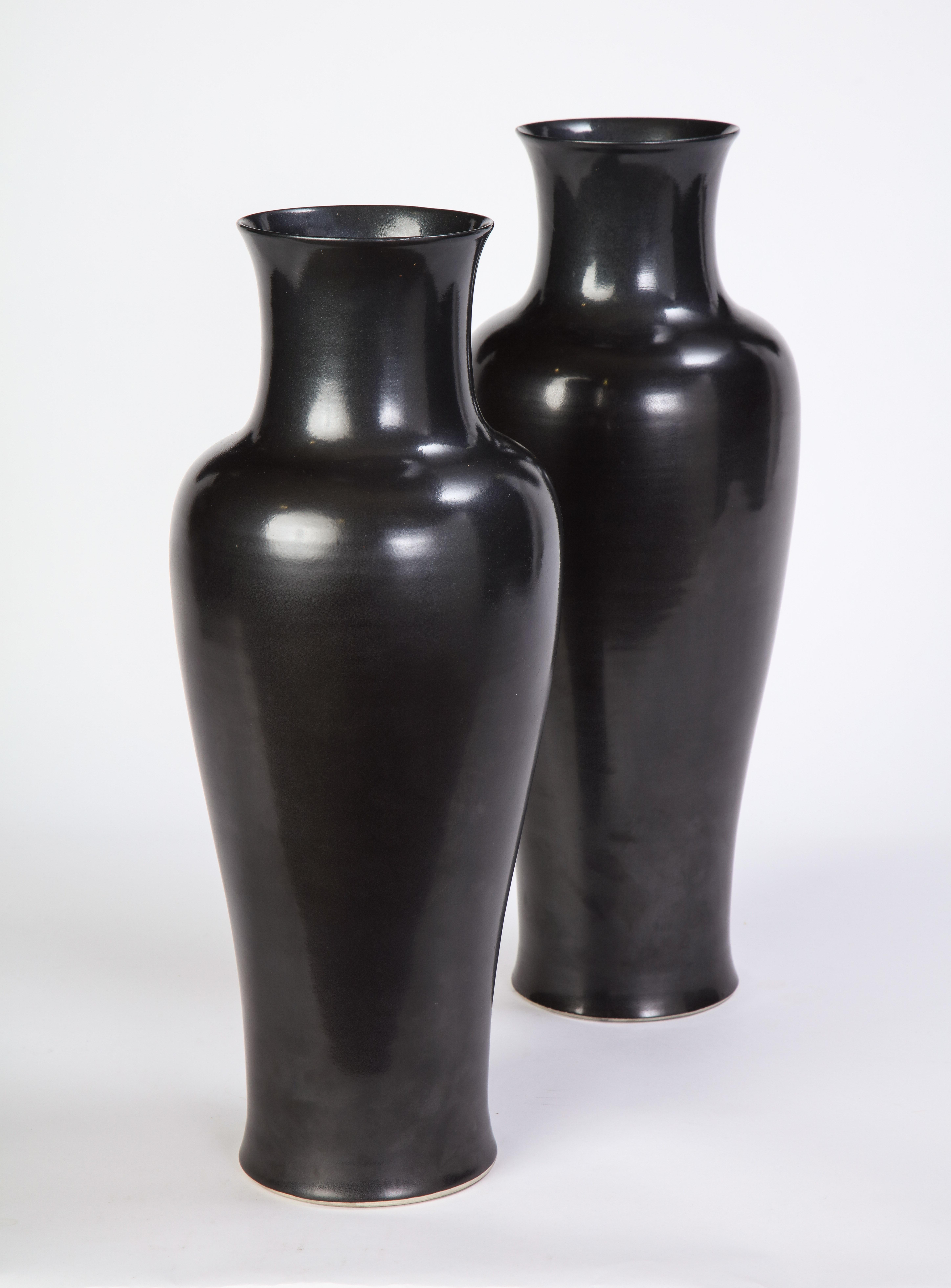 Pair of Chinese Black Glazed Vases, Modern In Good Condition In New York, NY