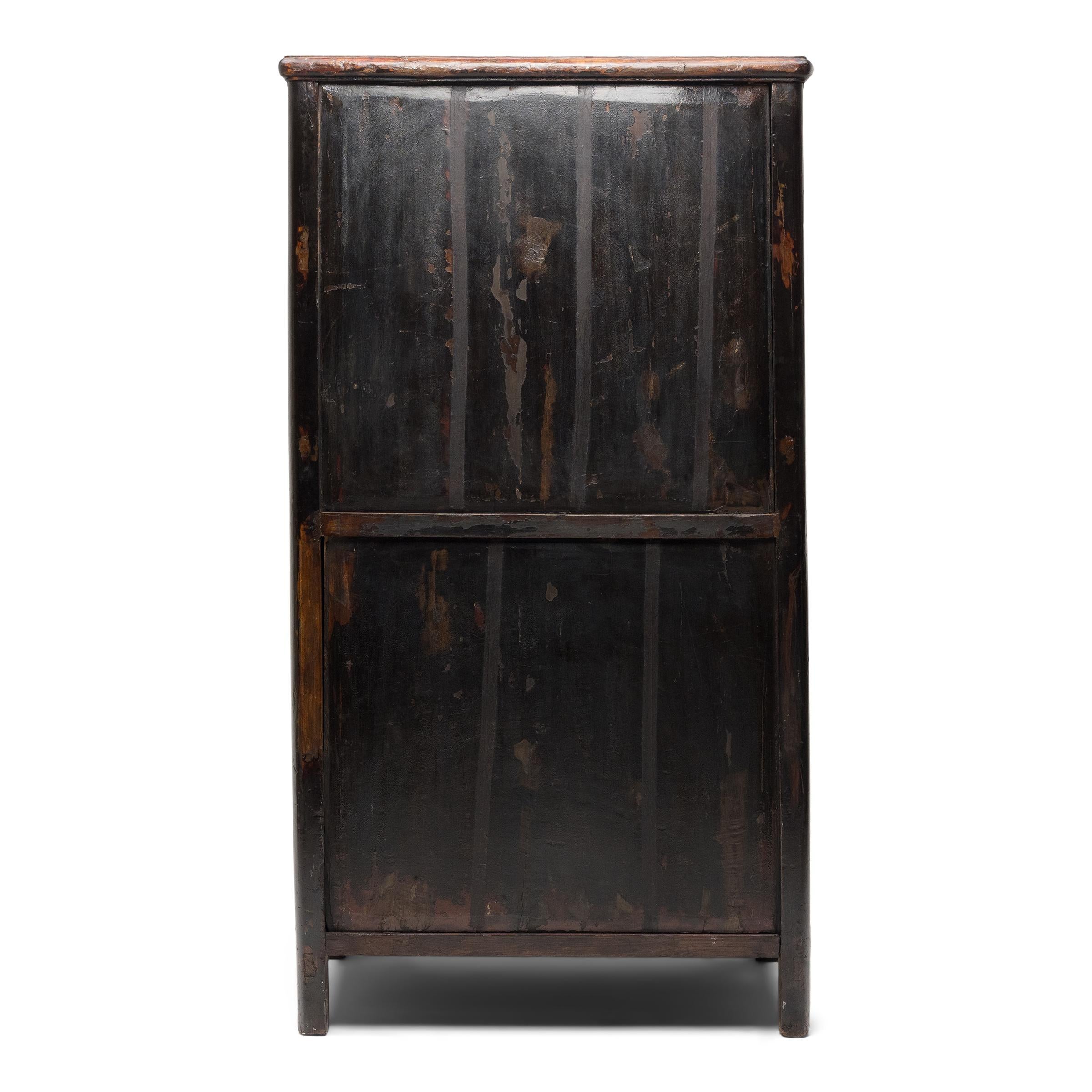Paire d'armoires coniques chinoises en laque noire, vers 1840 en vente 1