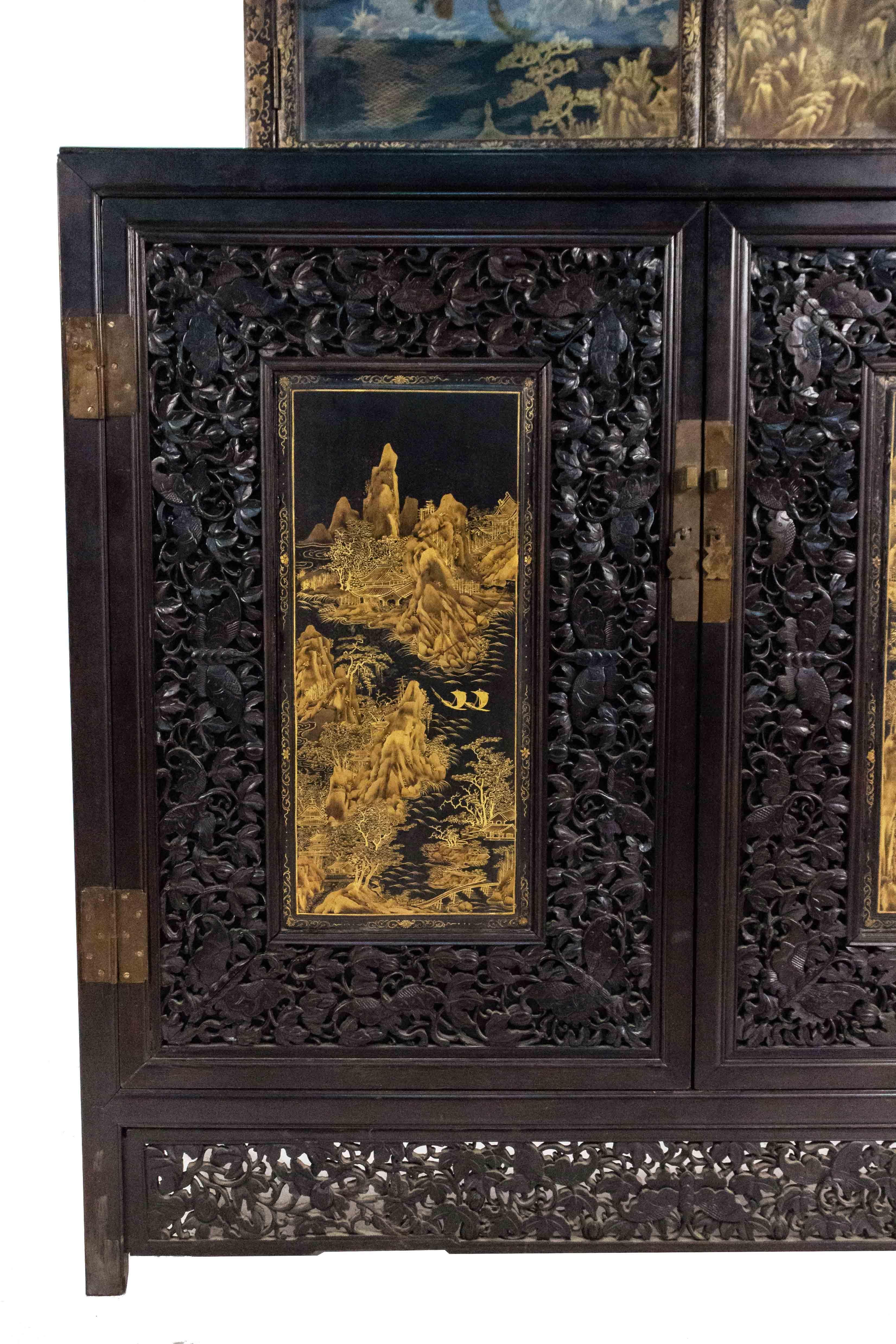 Pair of 20th Century Chinese Black and Gold Lacquered Three-Tiered Cabinets For Sale 3