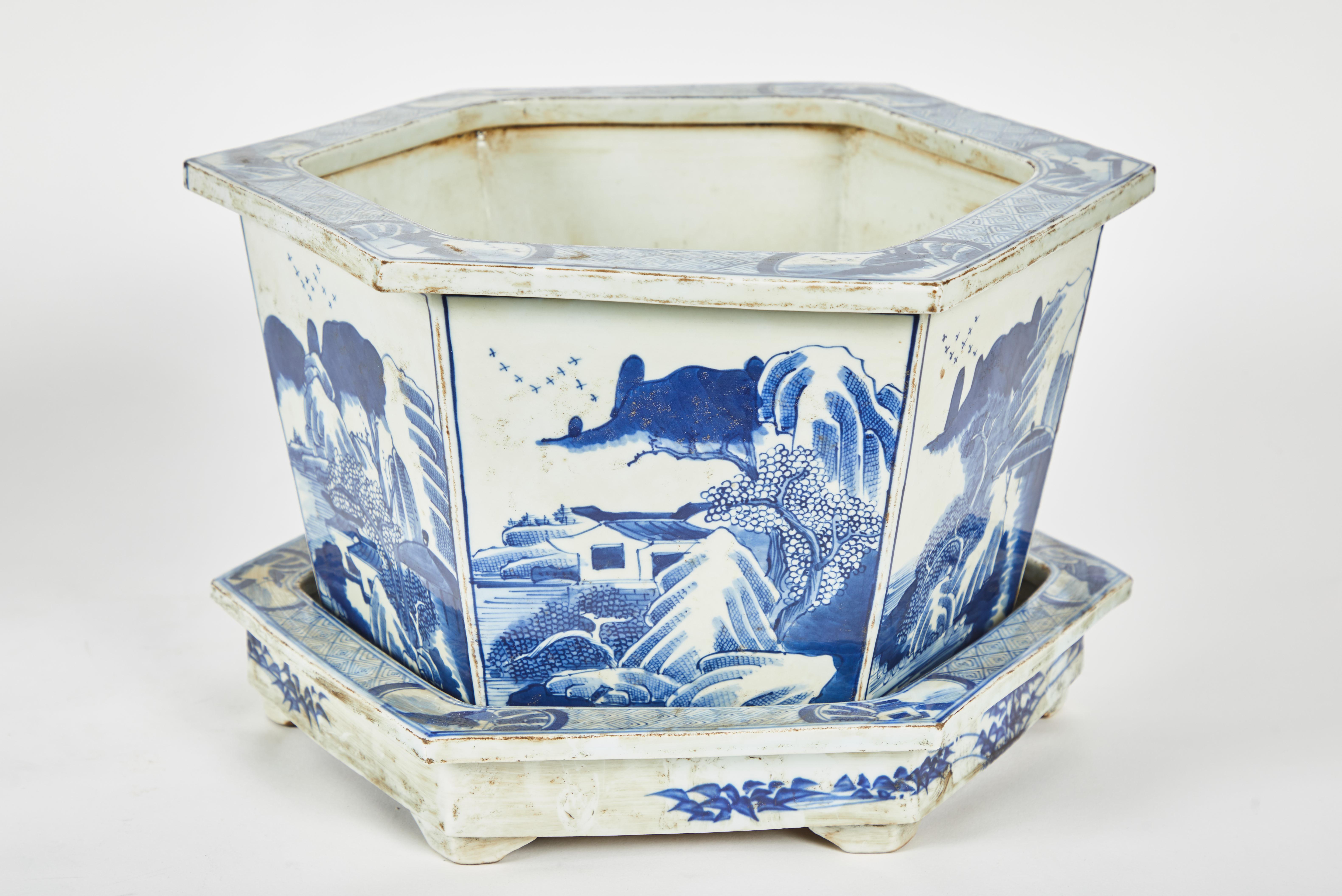 Pair of Chinese Blue and White Cachepots with Underplates In Good Condition In Pasadena, CA