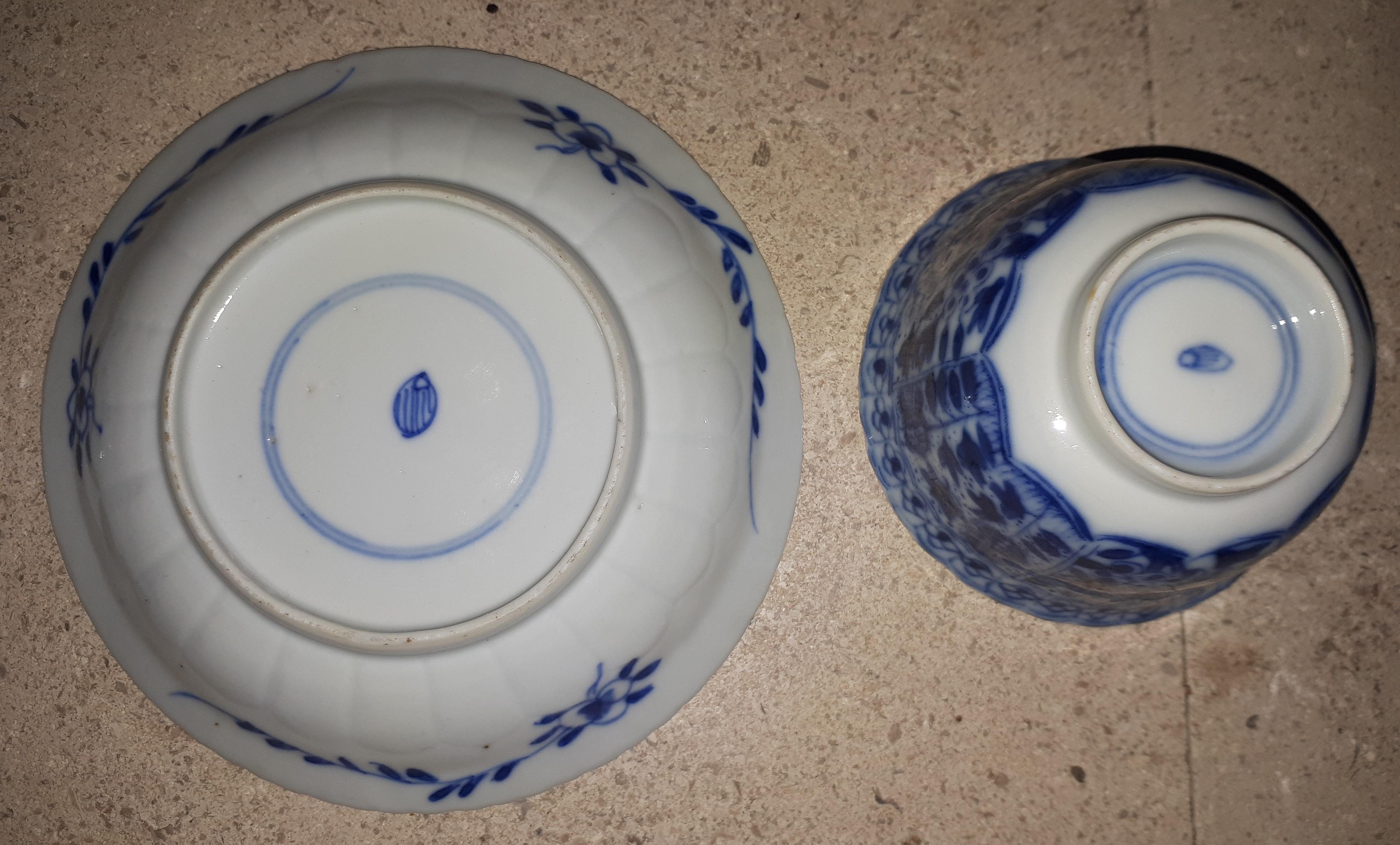 Paire de tasses et soucoupes chinoises bleues et blanches, période Kangxi en vente 5