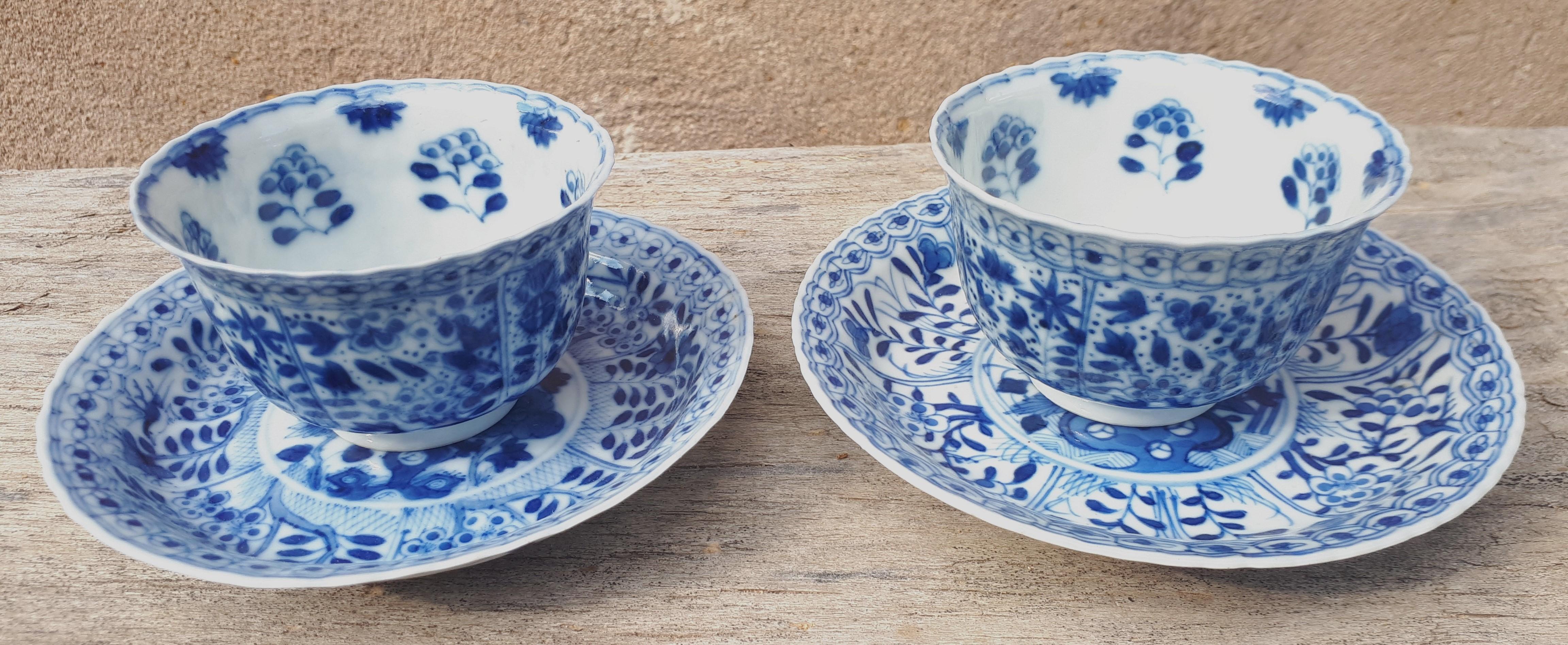17th Century Pair Of Chinese Blue And White Cups And Saucers, China Kangxi Period For Sale