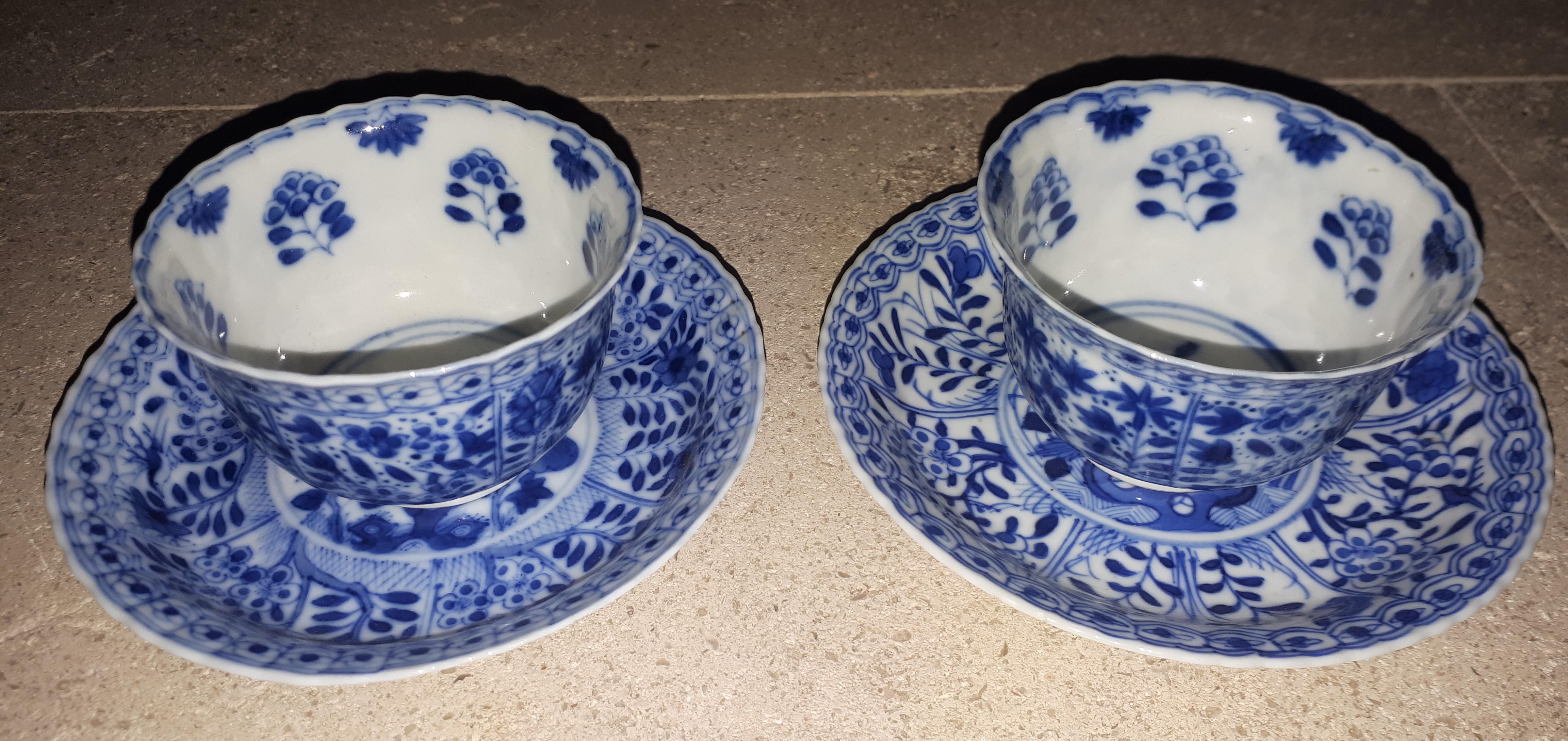 Paire de tasses et soucoupes chinoises bleues et blanches, période Kangxi en vente 1