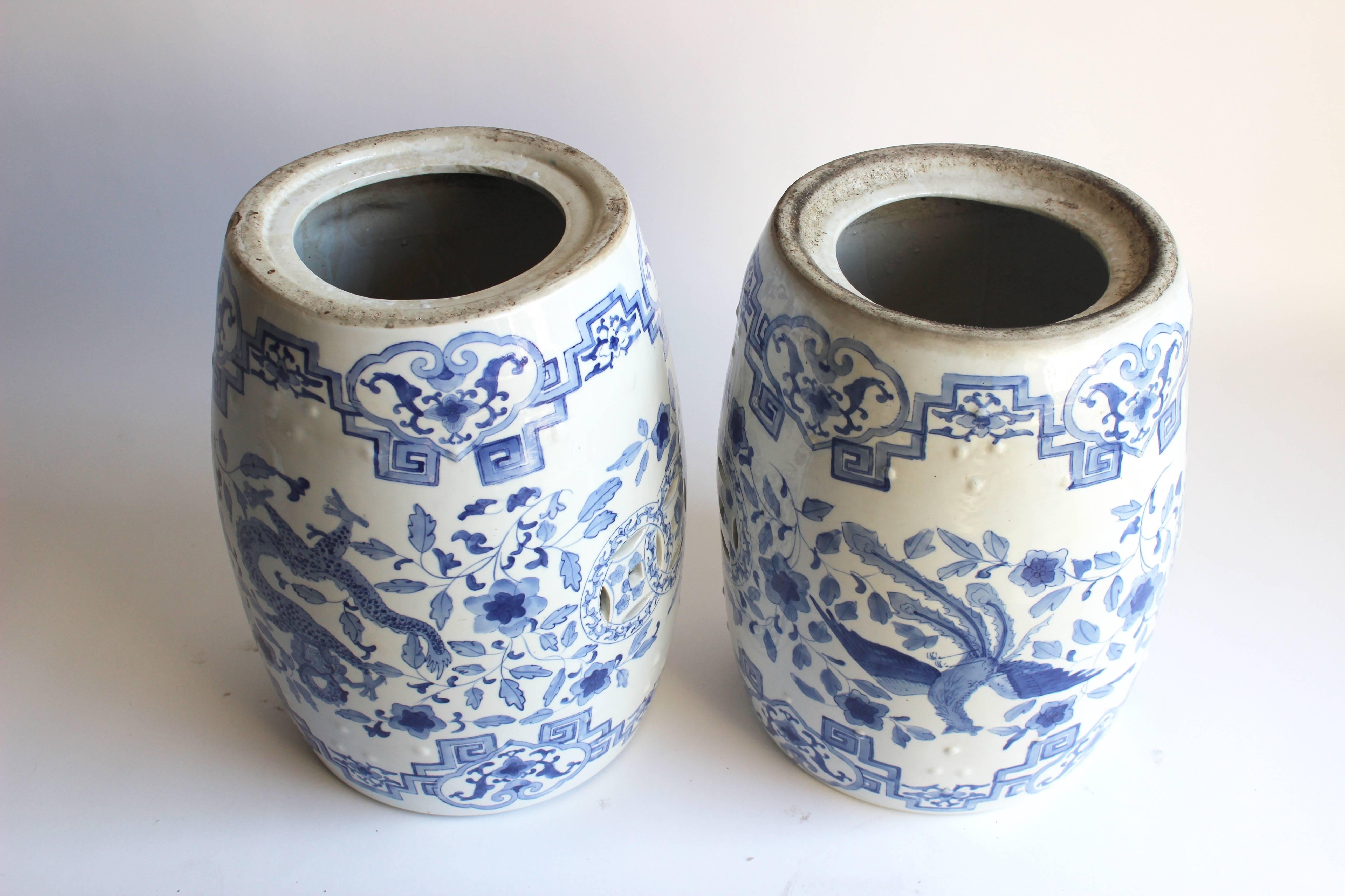Paar chinesische Gartenhocker in Blau und Weiß 8