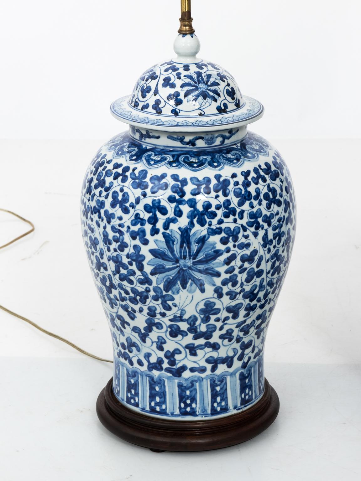 Vernissé Paire de lampes chinoises en pot de gingembre bleu et blanc