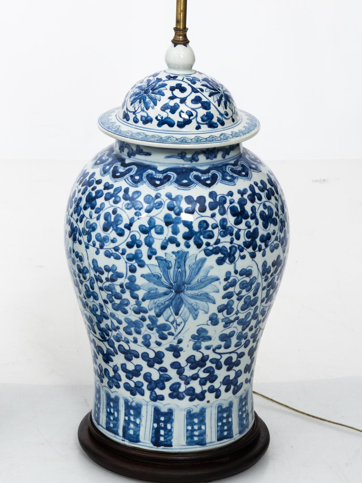 Paire de lampes chinoises en pot de gingembre bleu et blanc Bon état à Stamford, CT