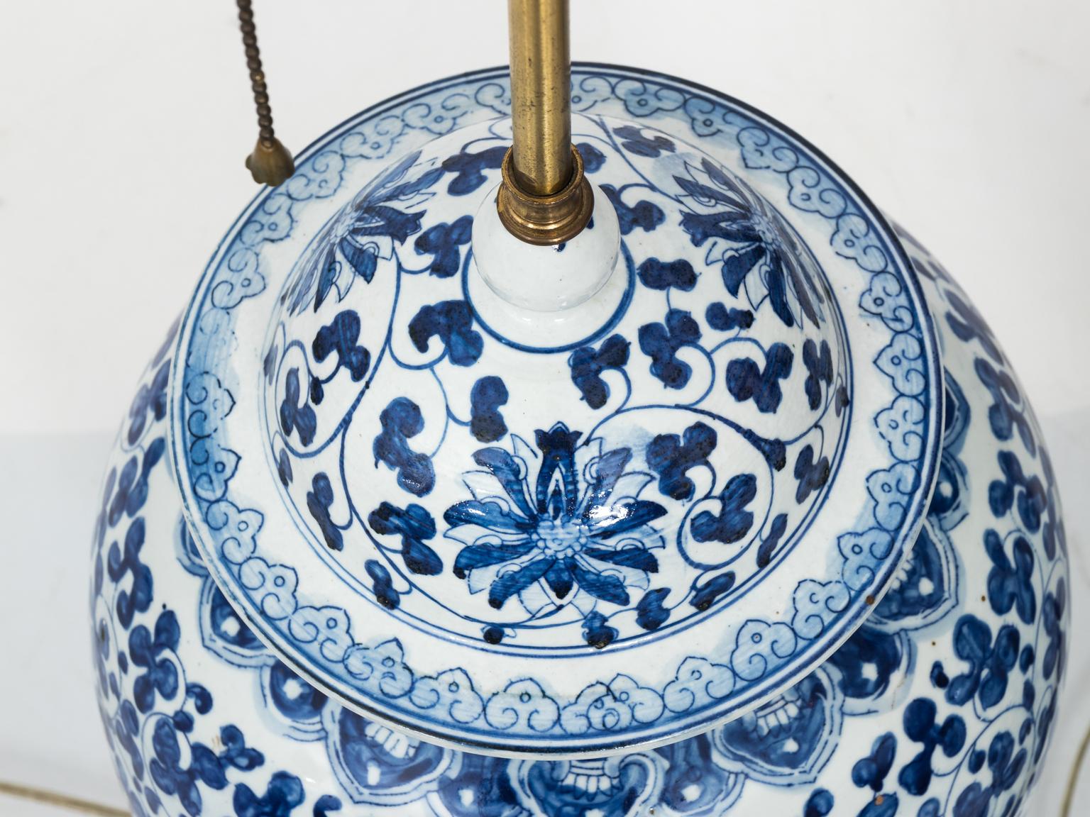 Porcelaine Paire de lampes chinoises en pot de gingembre bleu et blanc