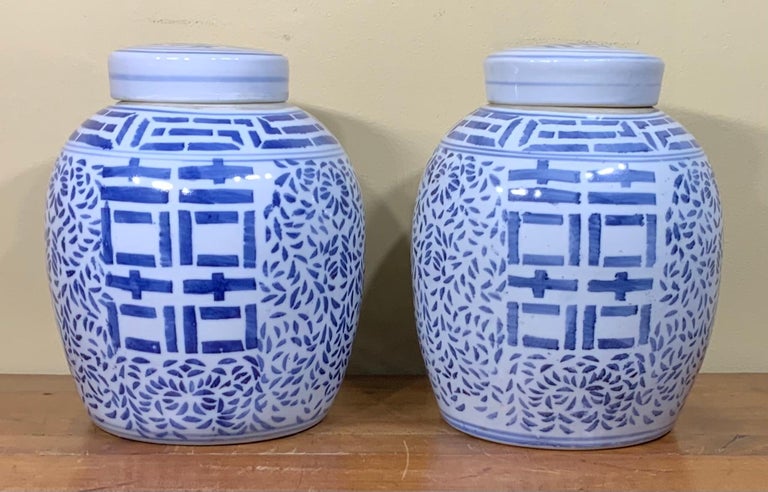 Pair of Chinese Blue and White Hand Decorated Porcelain Ginger Jar, 20th In Good Condition For Sale In Delray Beach, FL