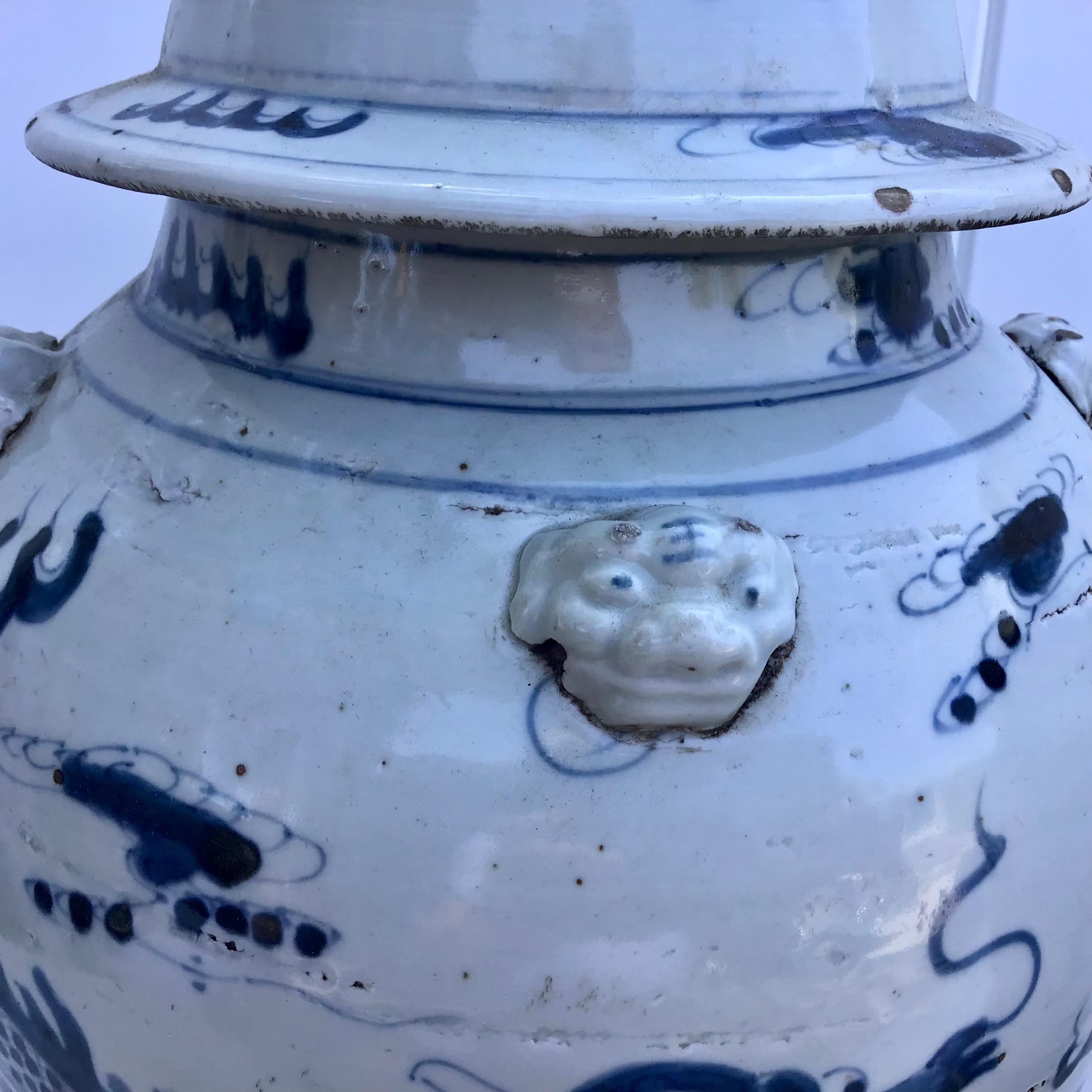 Pair of Chinese Blue and White Jars with Lids In Good Condition For Sale In Bradenton, FL