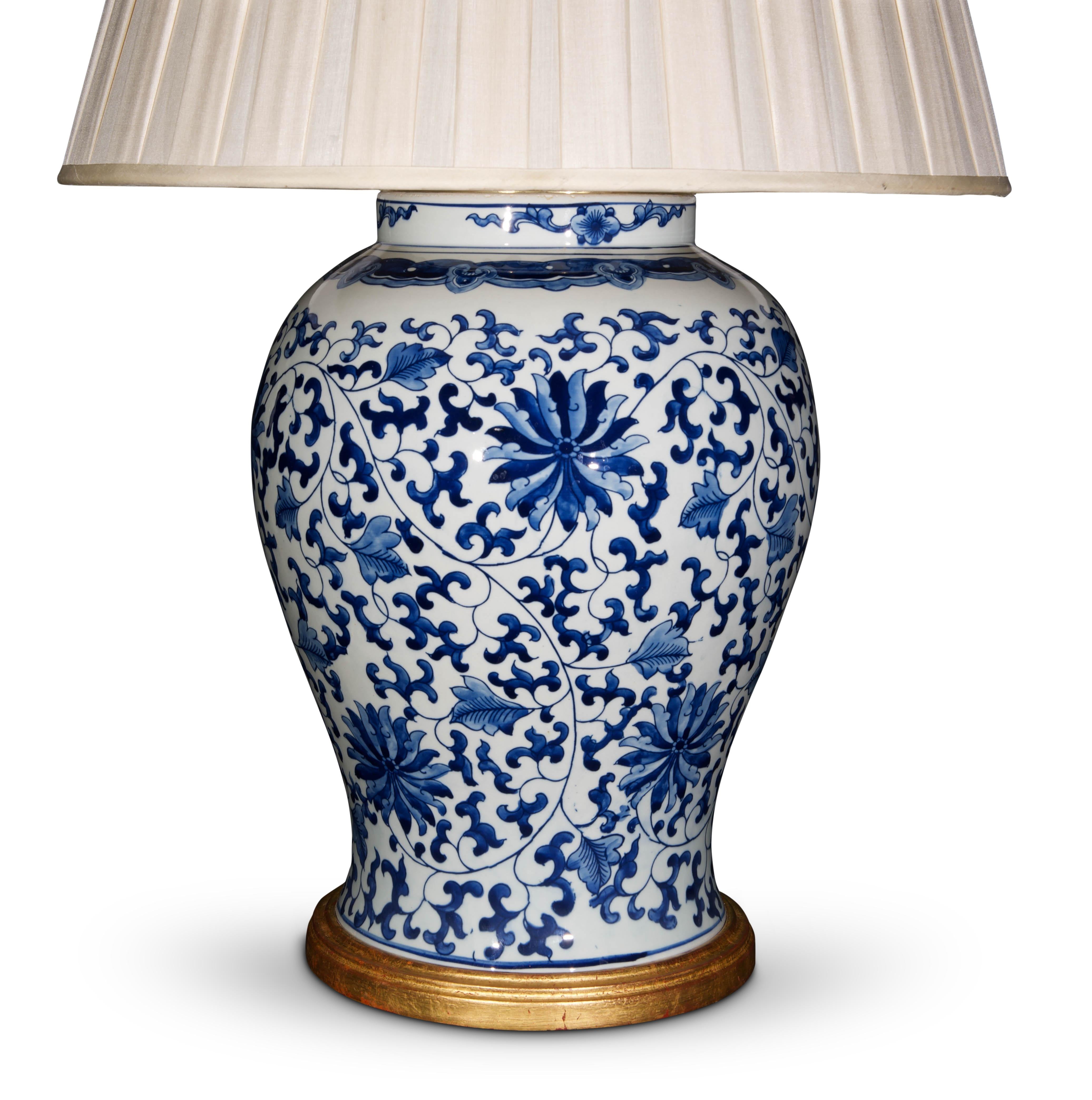 Pair of Chinese Blue and White Lotus Flower Porcelain Table Lamps In Good Condition For Sale In London, GB
