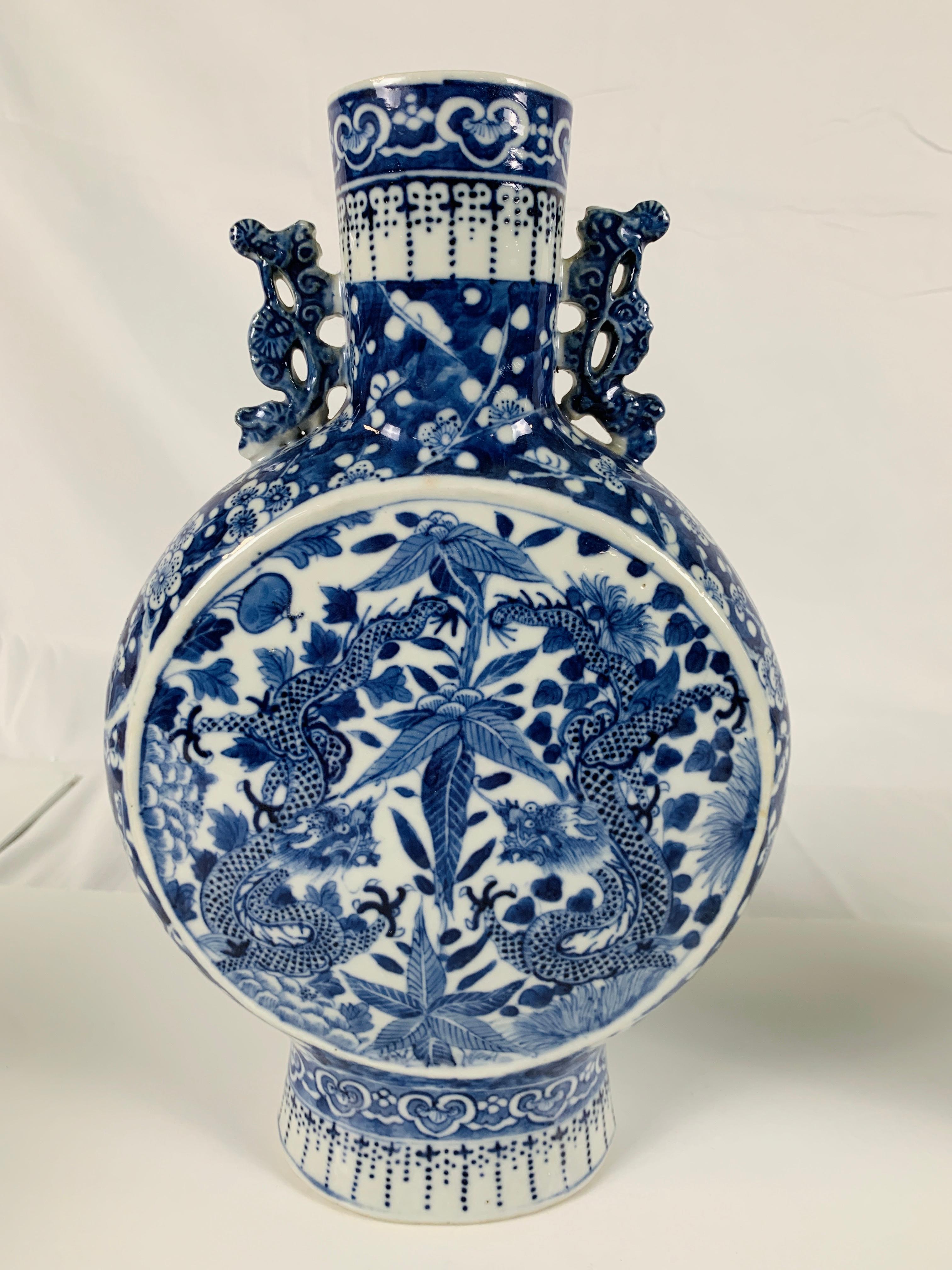 China antique Porcelain hand painting QING QIANLONG Blue & White Moon flask vase 