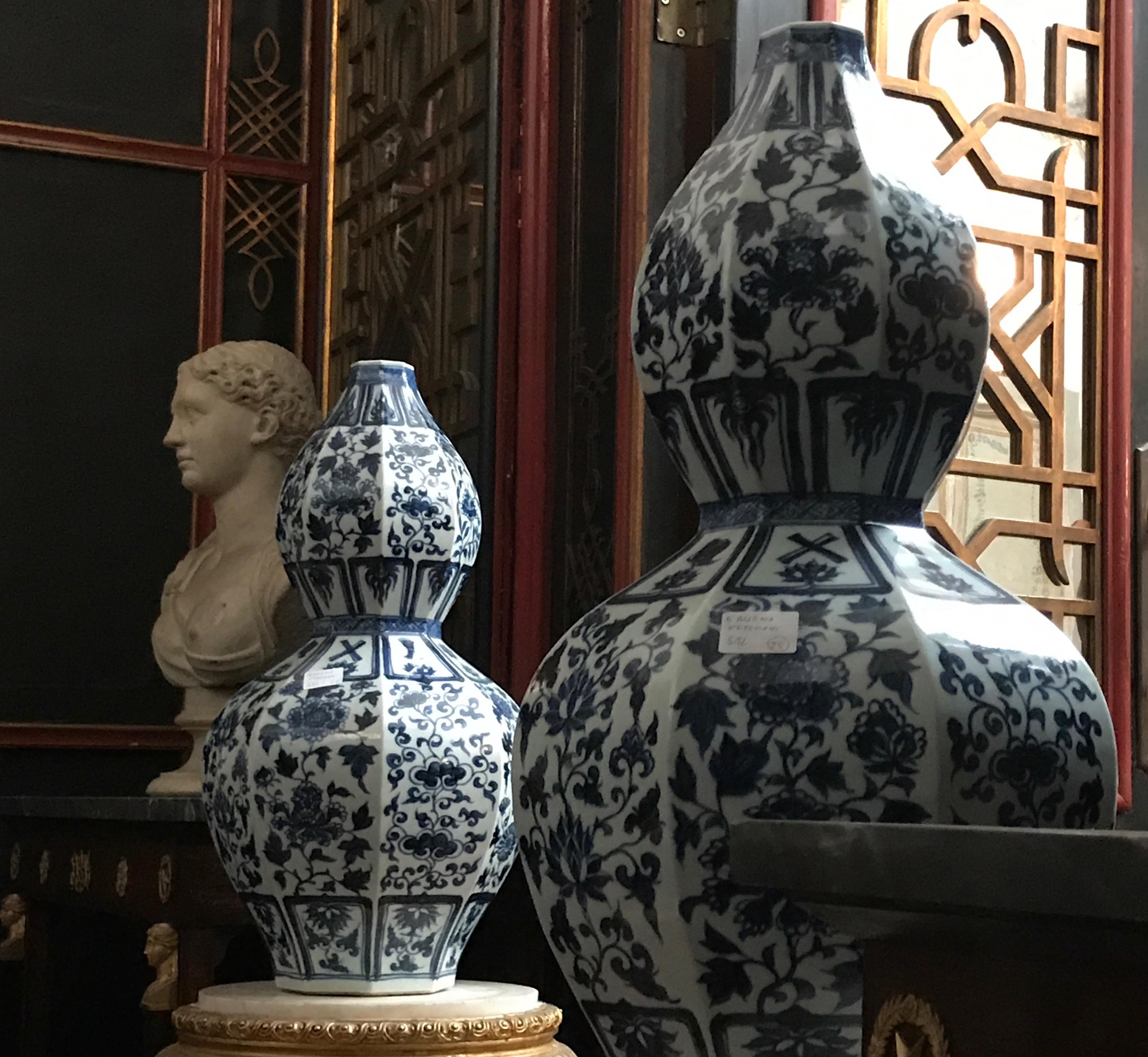 Pair of Chinese Blue and White Octagonal Double Gourd Vases 7