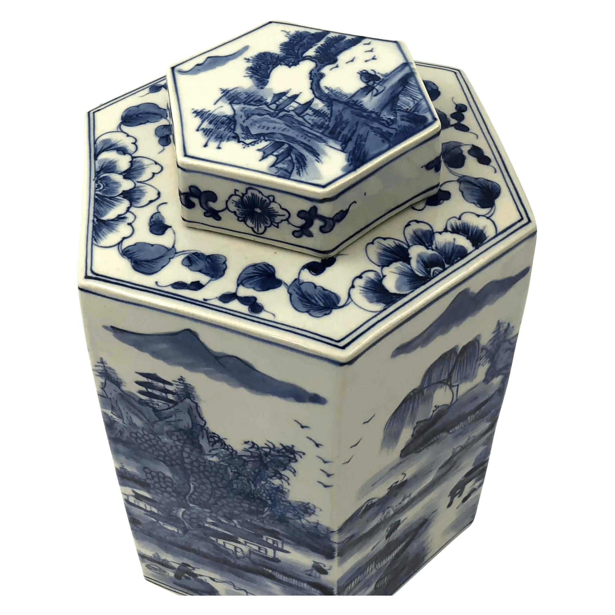 Pair of Chinese Blue and White Octagonal Tea Canisters In Excellent Condition In Westwood, NJ