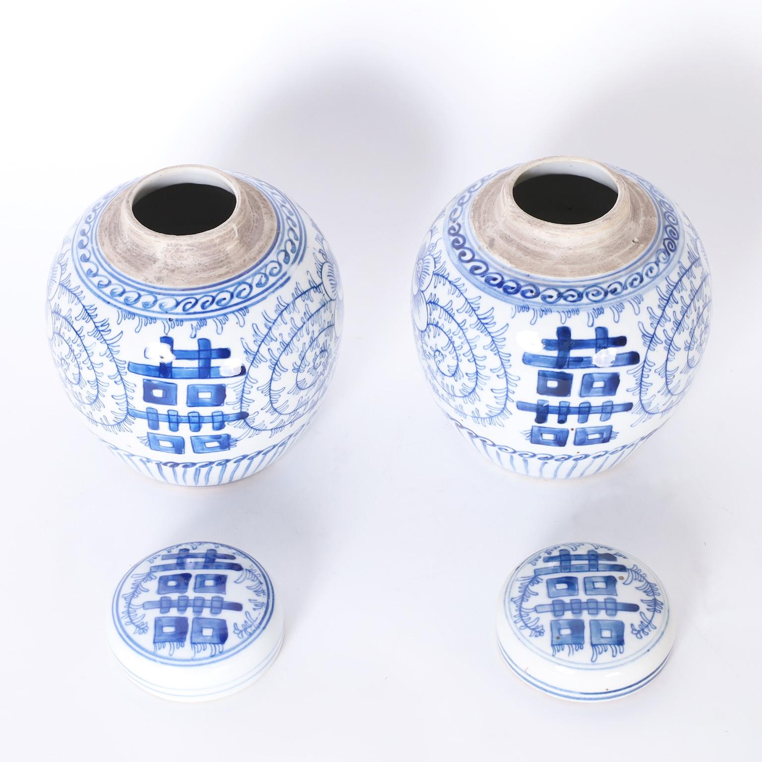 Exportation chinoise Paire de boîtes à thé chinoises à double bonheur en porcelaine bleue et blanche en vente