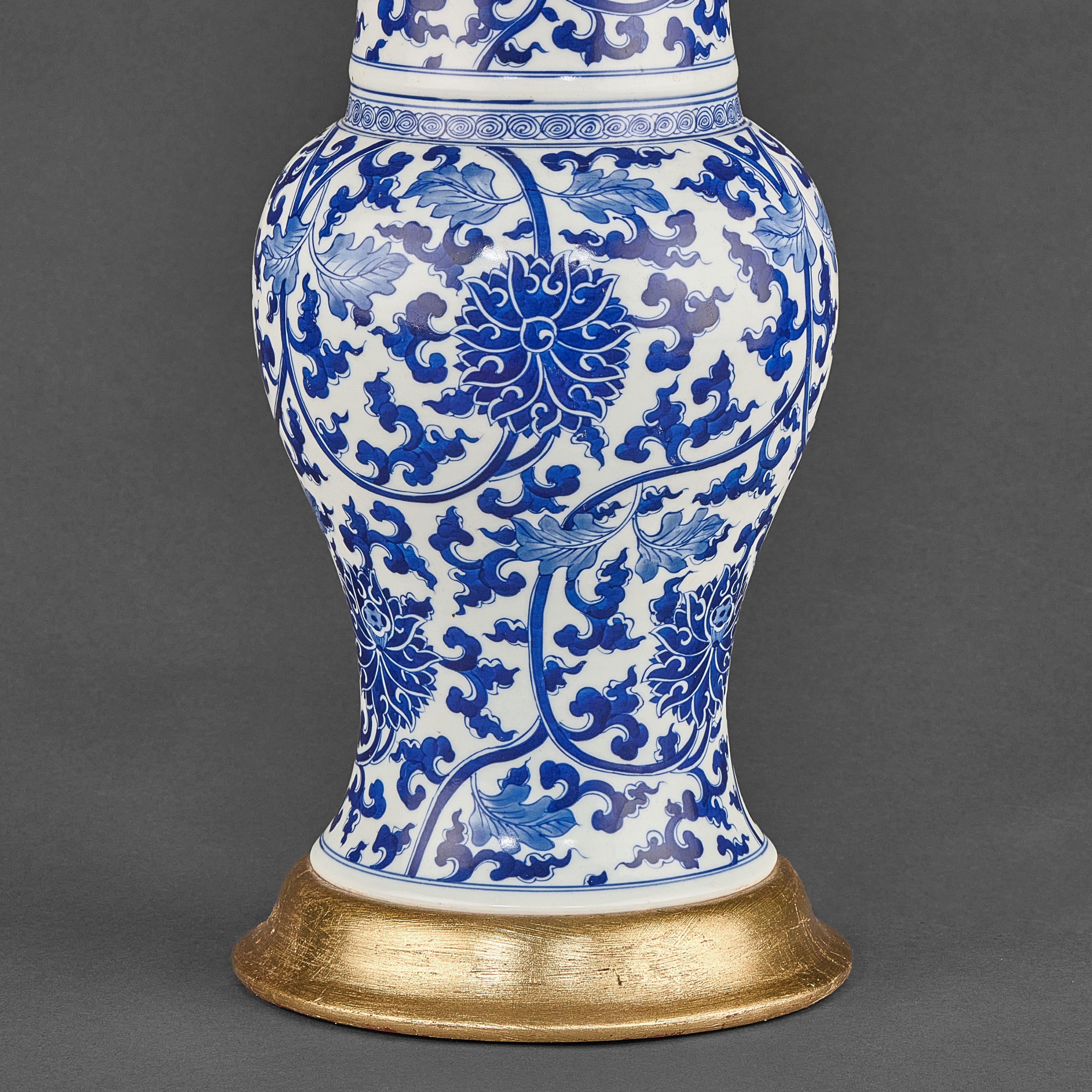 Elegant Pair of Chinese Blue and White Porcelain Fish Tail Lamps on Gilt Bases. 20th Century.