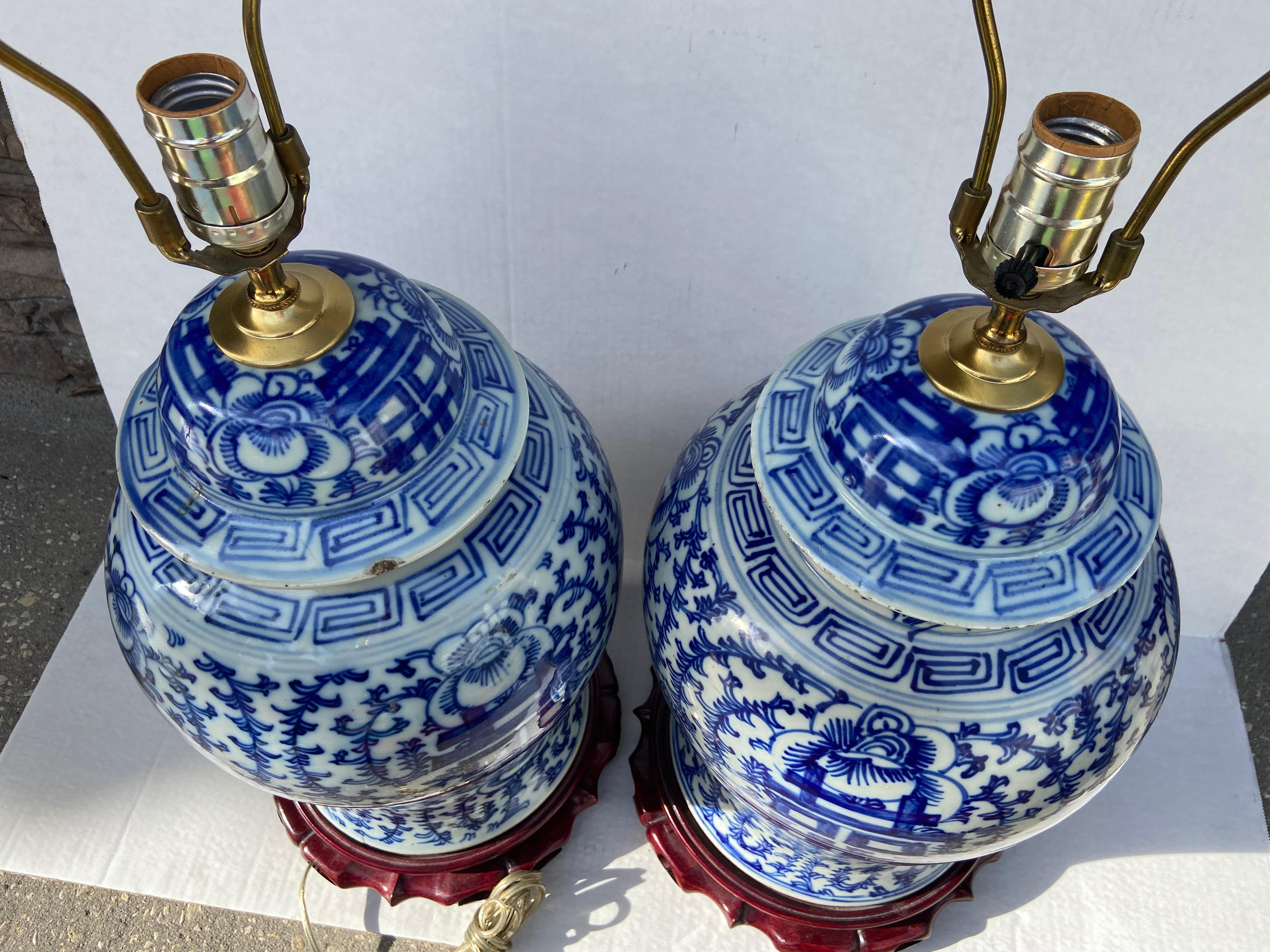 Glazed Pair of Chinese Blue and White Porcelain Ginger Jar Lamps For Sale