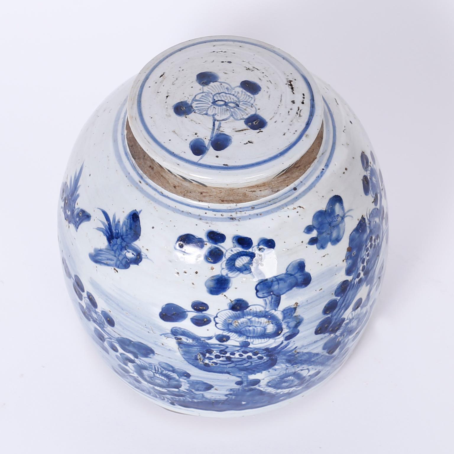 Pair of Chinese Blue and White Porcelain Ginger Jars In Excellent Condition In Palm Beach, FL