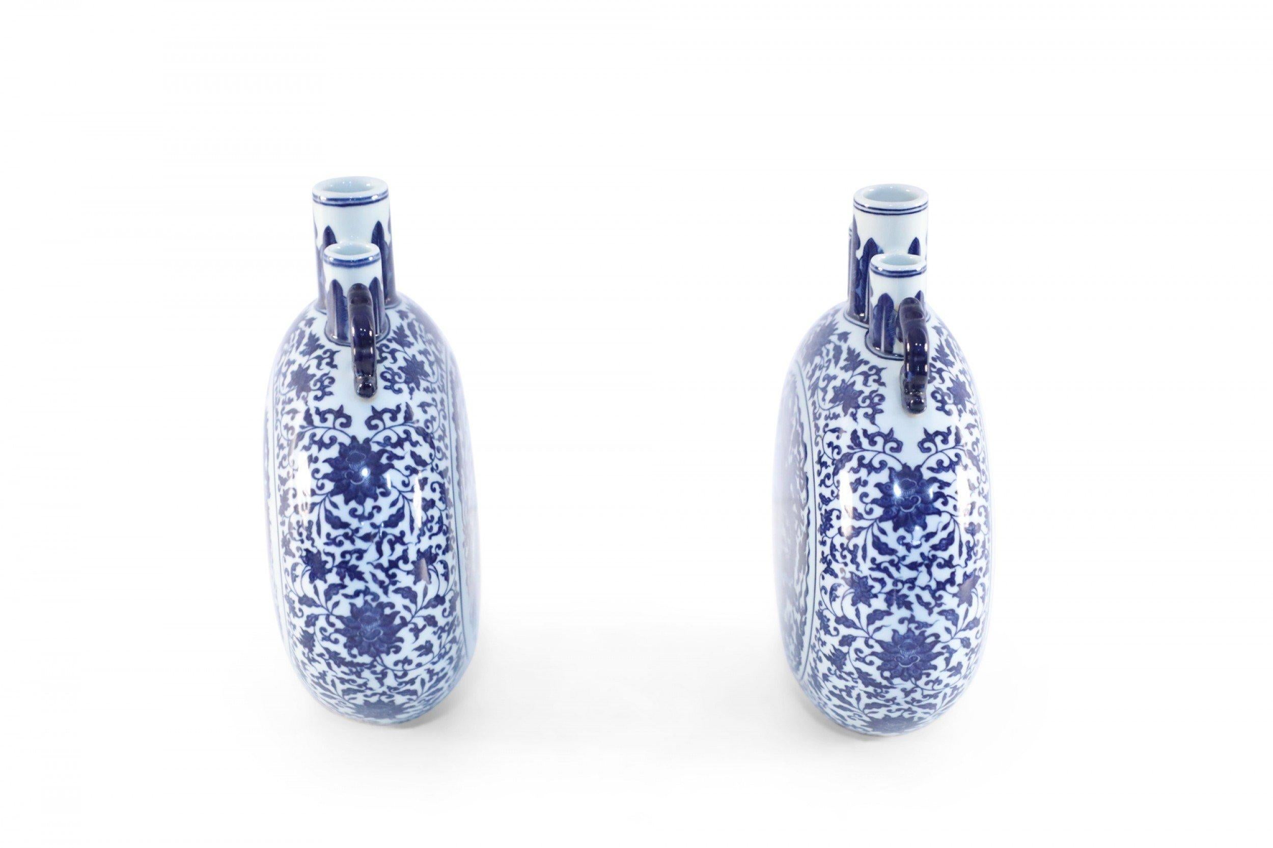 Pair of Chinese Blue and White Porcelain Moon Flask Vases In Good Condition In New York, NY