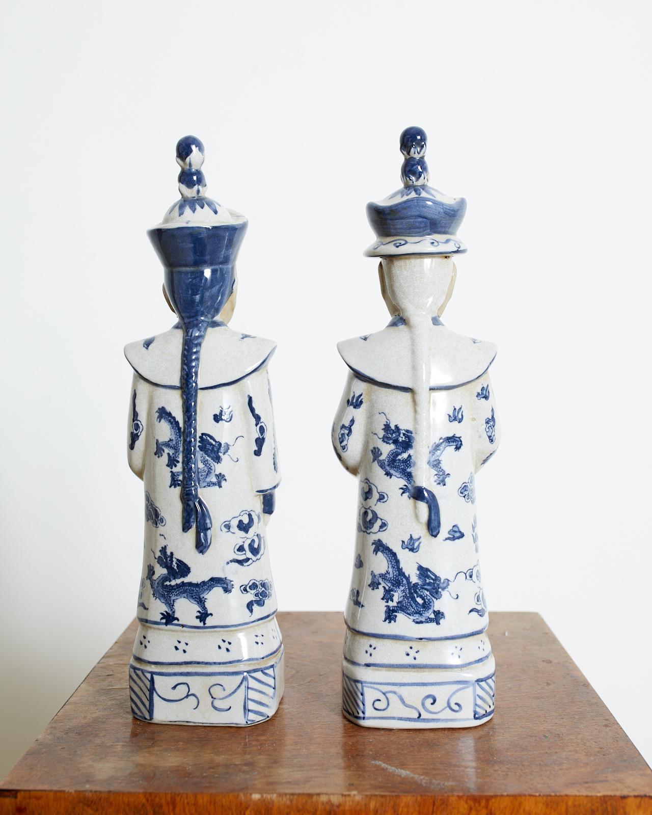 Pair of Chinese Blue and White Porcelain Official Figures In Good Condition In Rio Vista, CA