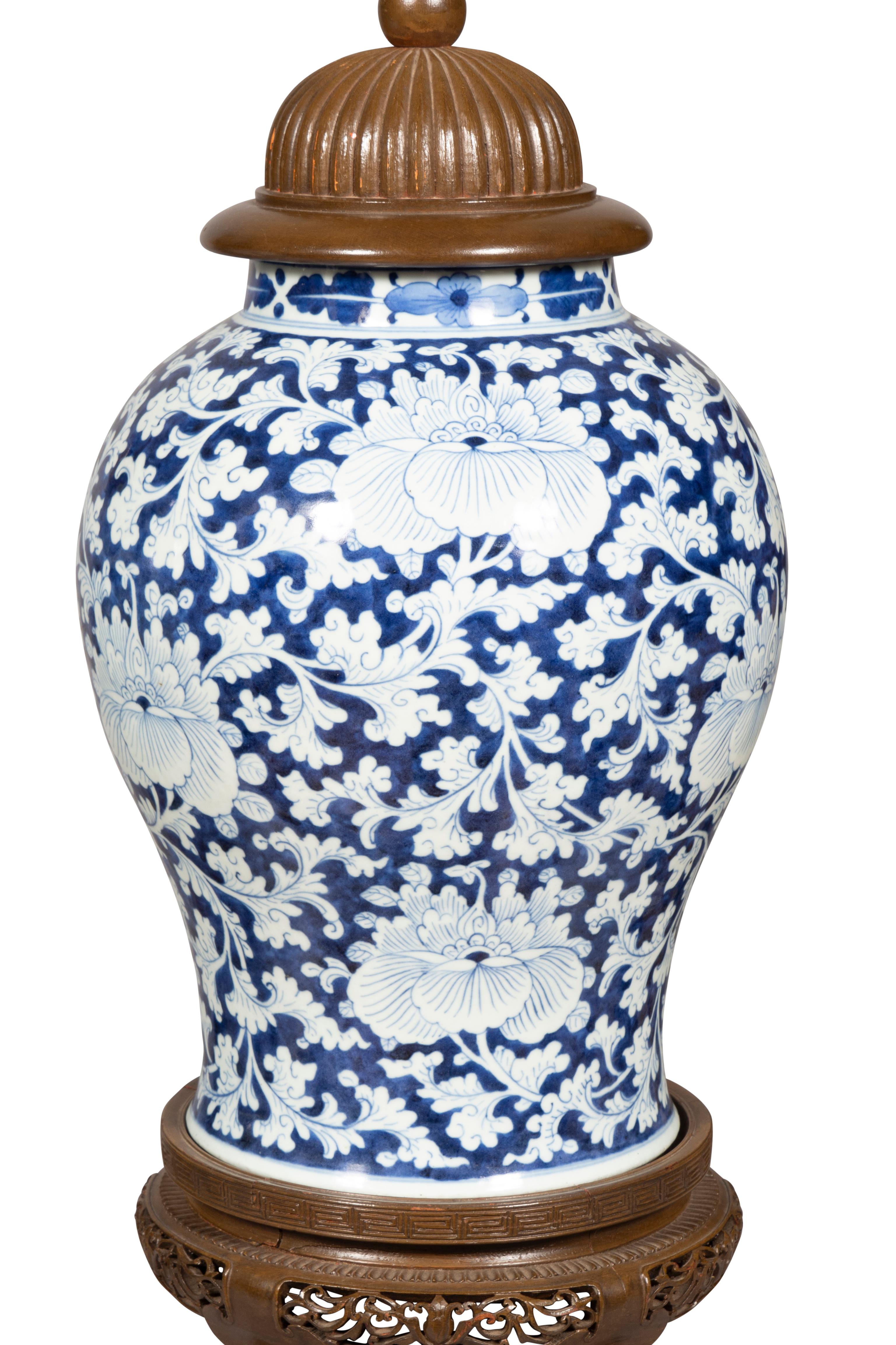 Pair Of Chinese Blue And White Porcelain Table Lamps For Sale 5